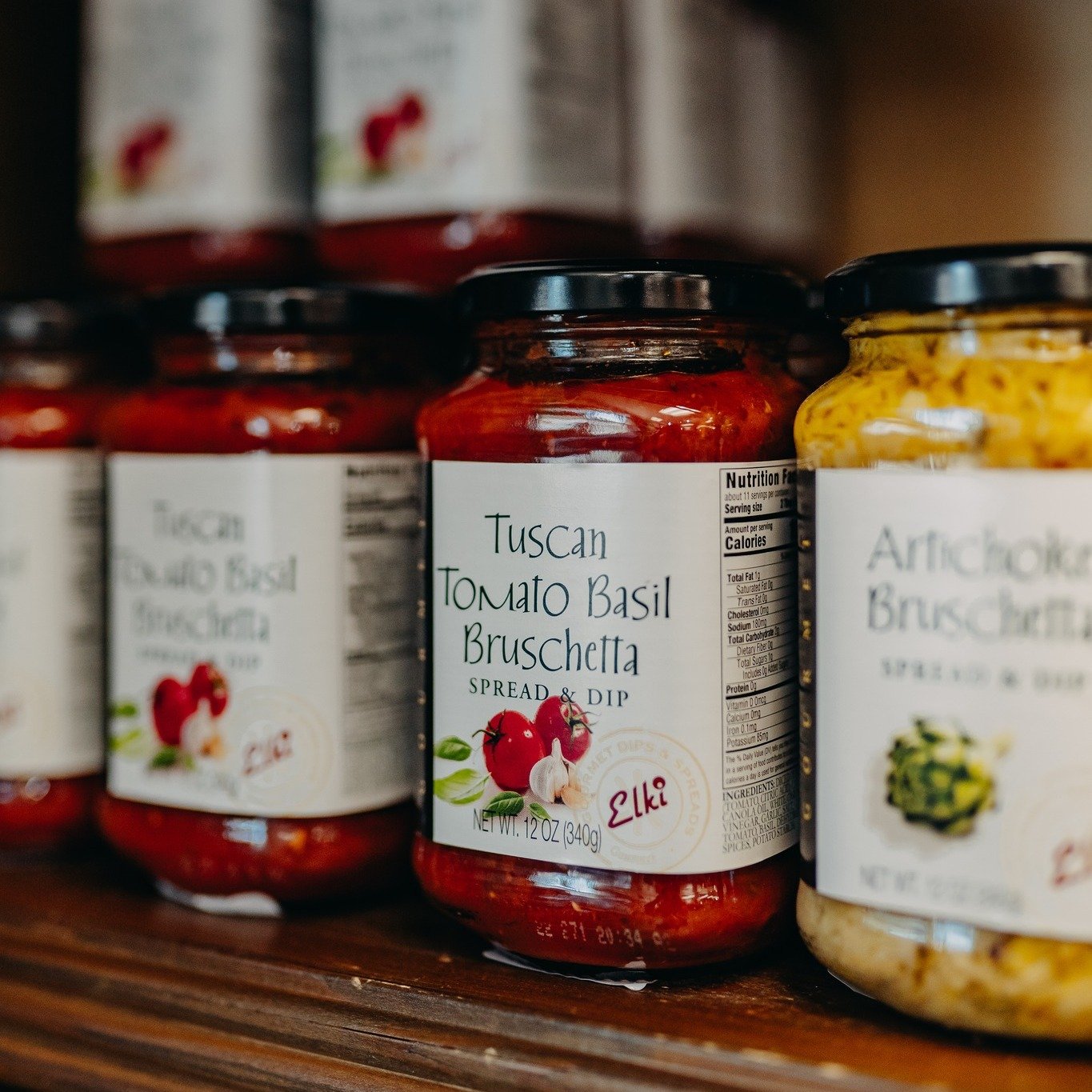 We have your local favorites! Stop in to stock up for this weekend's meal plans! 😊

#fivenandtwocafe #localmarket #eauclaire #local #hotsauce #spreads #dip