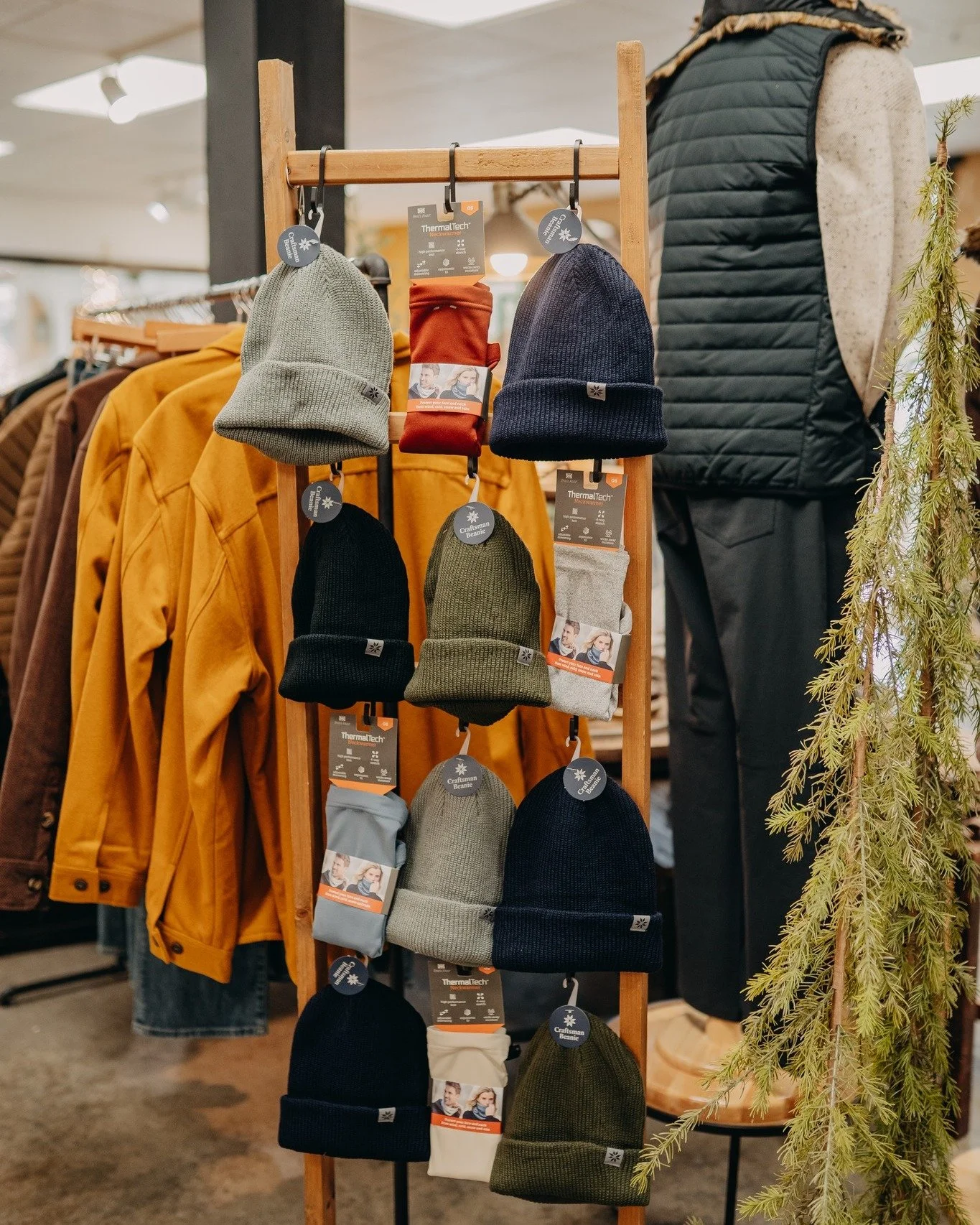 From classic caps to warm winter beanies, John Scott Men’s Apparel has the perfect hat to match your fall wardrobe.๐
#JohnScottMensApparel #MensStyle #FallFashion #ShopLocal #EauClaire #MensAccessories #HatSeason