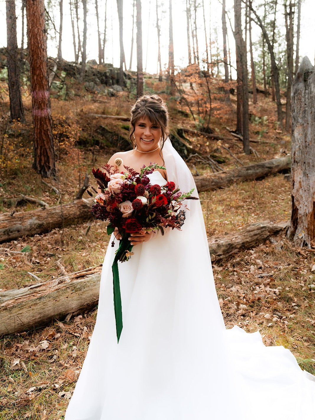Went out to The Black Hills for this Halloween weekend wedding close to a month ago already 🖤 Taylor had moody and rich florals in mind and I absolutely love how the reds and burgundies play so well with the emerald green dresses. 

Thank you to @ma