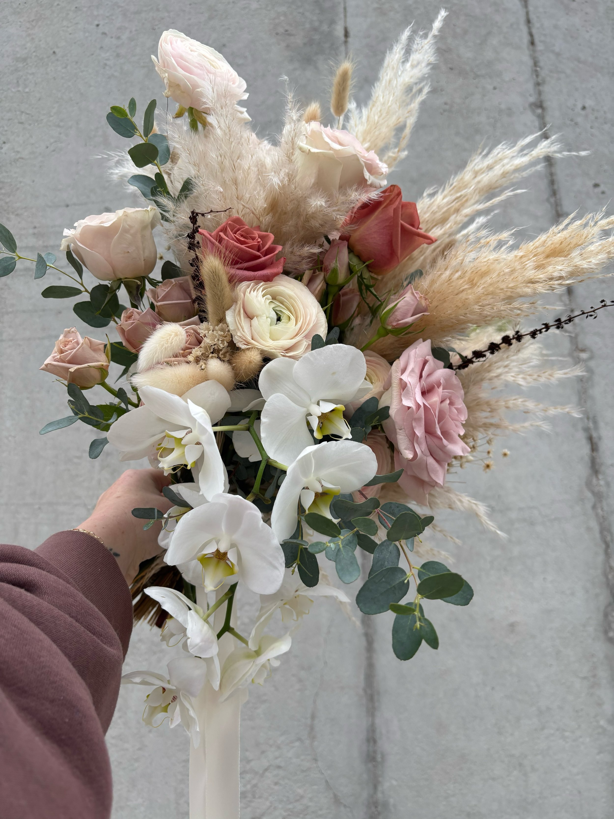 Swipe for some early Saturday morning detail shot ASMR in the Studio Parking Lot 🤍 The Orchid stealing the show on this one!