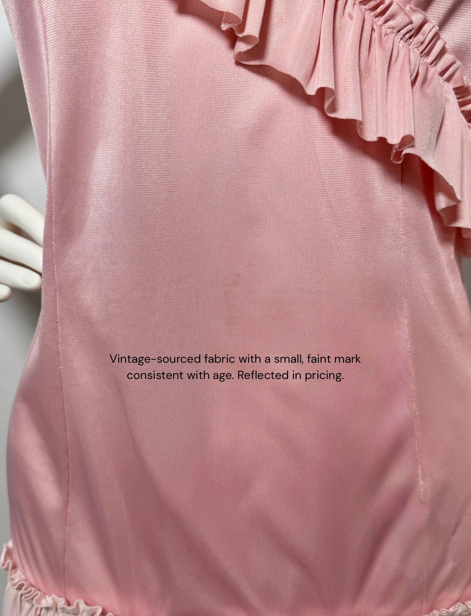 Vintage-sourced fabric with a small, faint mark consistent with age. Reflected in pricing. 2.PNG