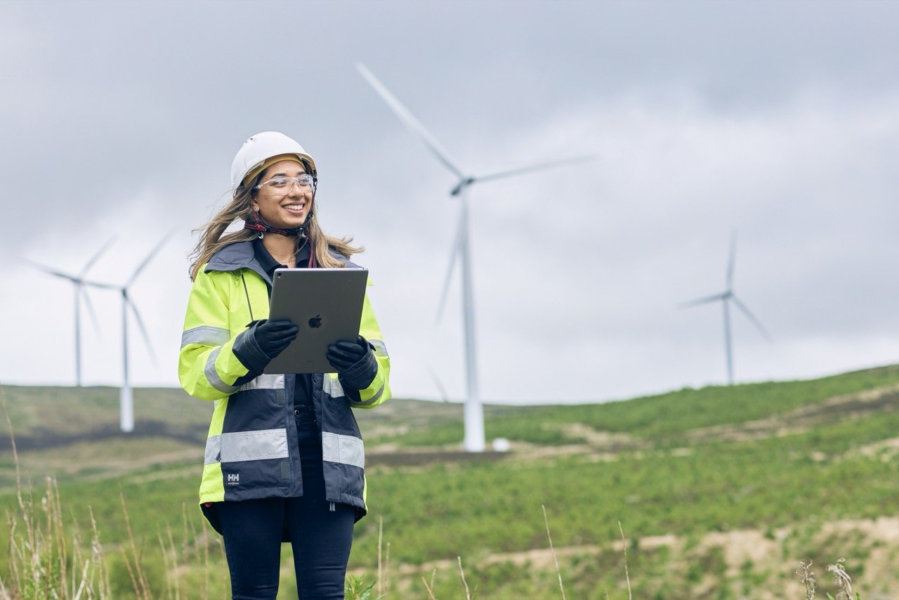 Eishar Bassar - Aston Alummi 0 123 1 copy_4000 Large.jpeg