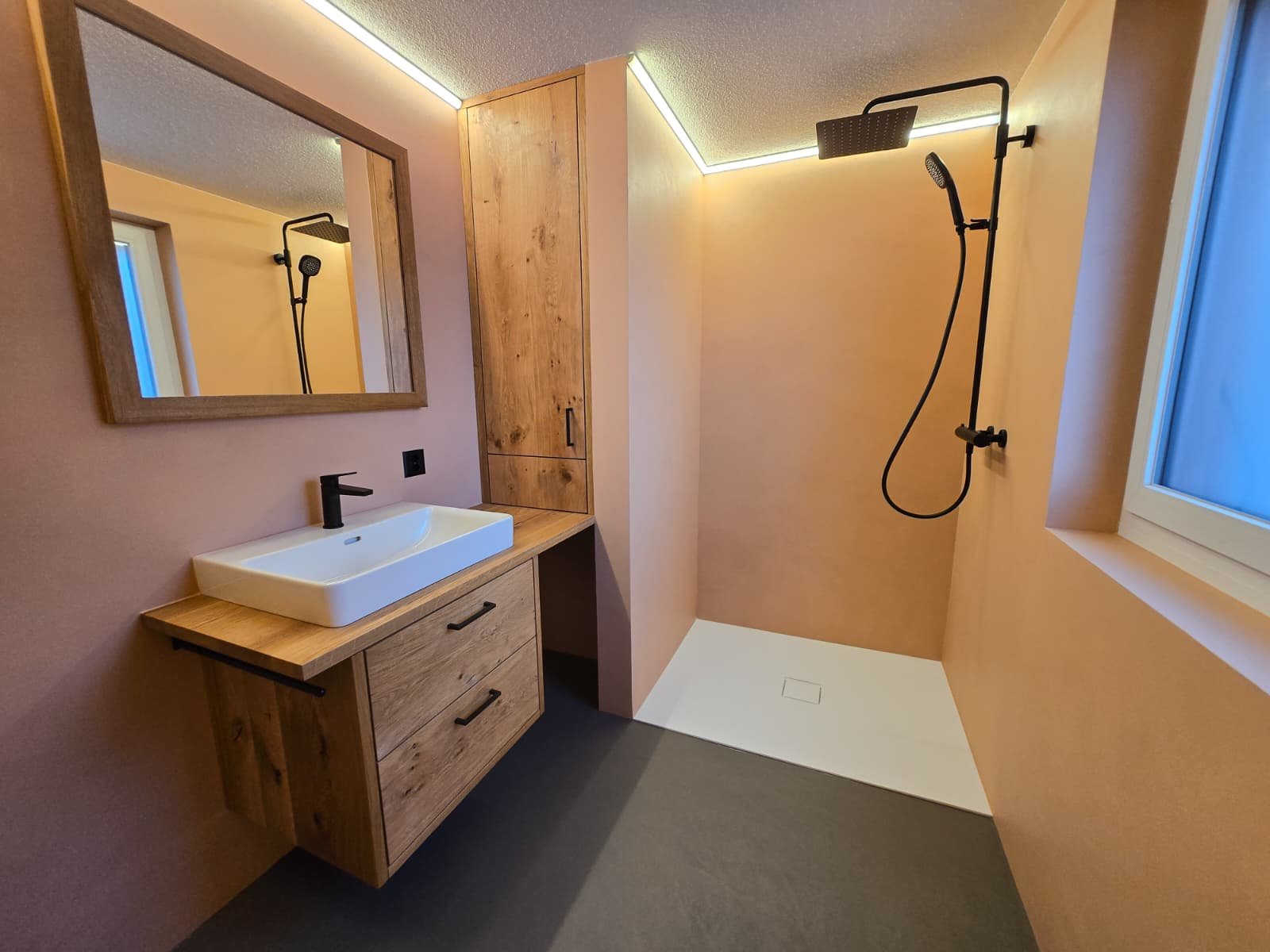 fugenloses Bad mit Dusche