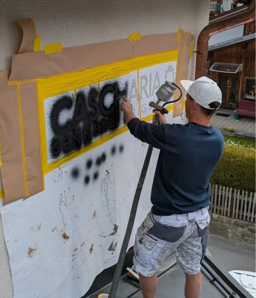 Beschriftung spritzen in Brigels
