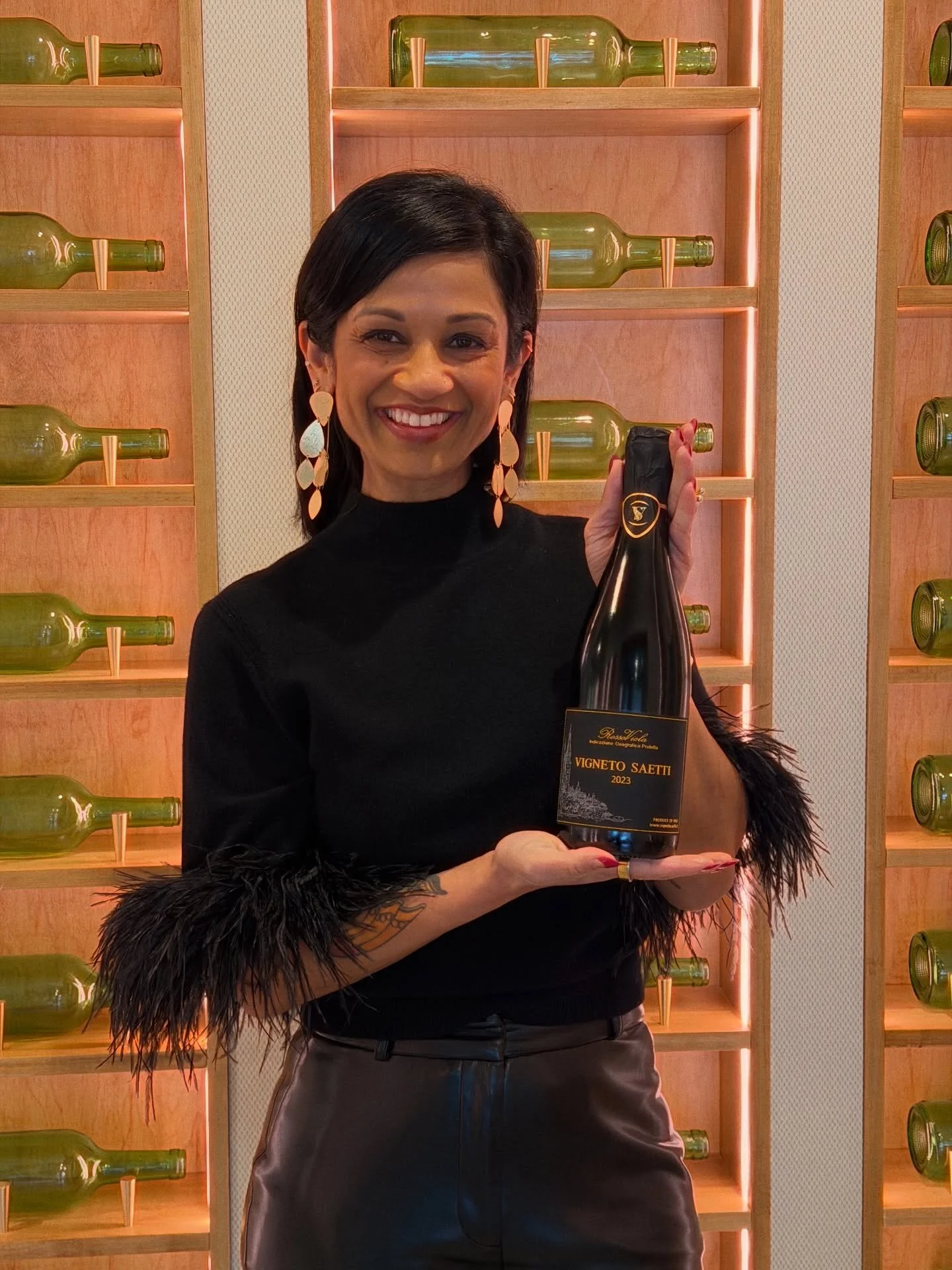 Ragini&rsquo;s popular picks right now are the mulled wine spritz 🍷✨ to enjoy in house and @vigneto_saetti&rsquo;s delicious lambrusco to take home for Thanksgiving 🙏🏾🦃. Grab yours before we run out!