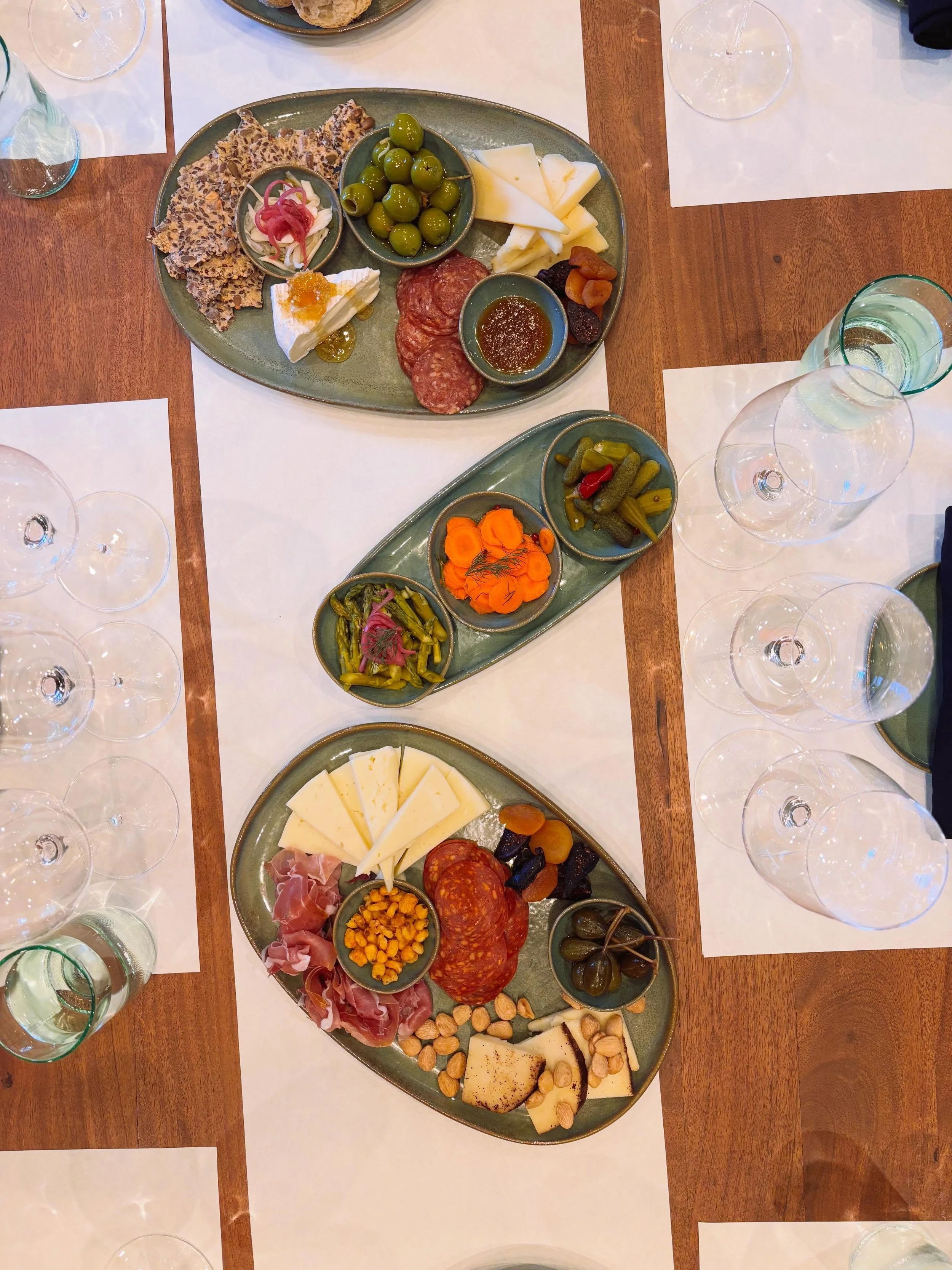 Sustainably made, women approved. ✨We are doing our part to keep the world beautiful and more inclusive 🌎, one delicious tasting at a time.🍷🧀Tap the link in our bio to book yours this summer! 🌿 #slowfood 🐌 #womeninwine