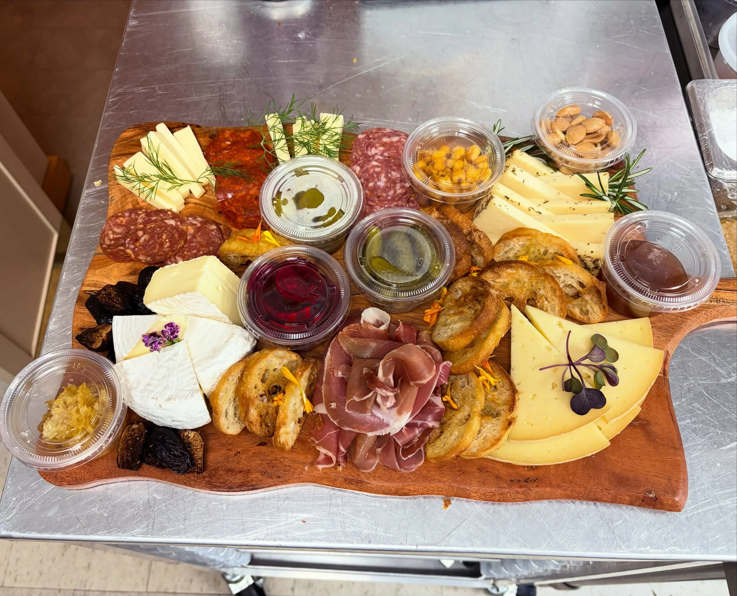 Hosting at home? We&rsquo;ve got it covered! 🧀🍷✨ Let us put together a charcuterie board for your next gathering! DM us to order. ❤️