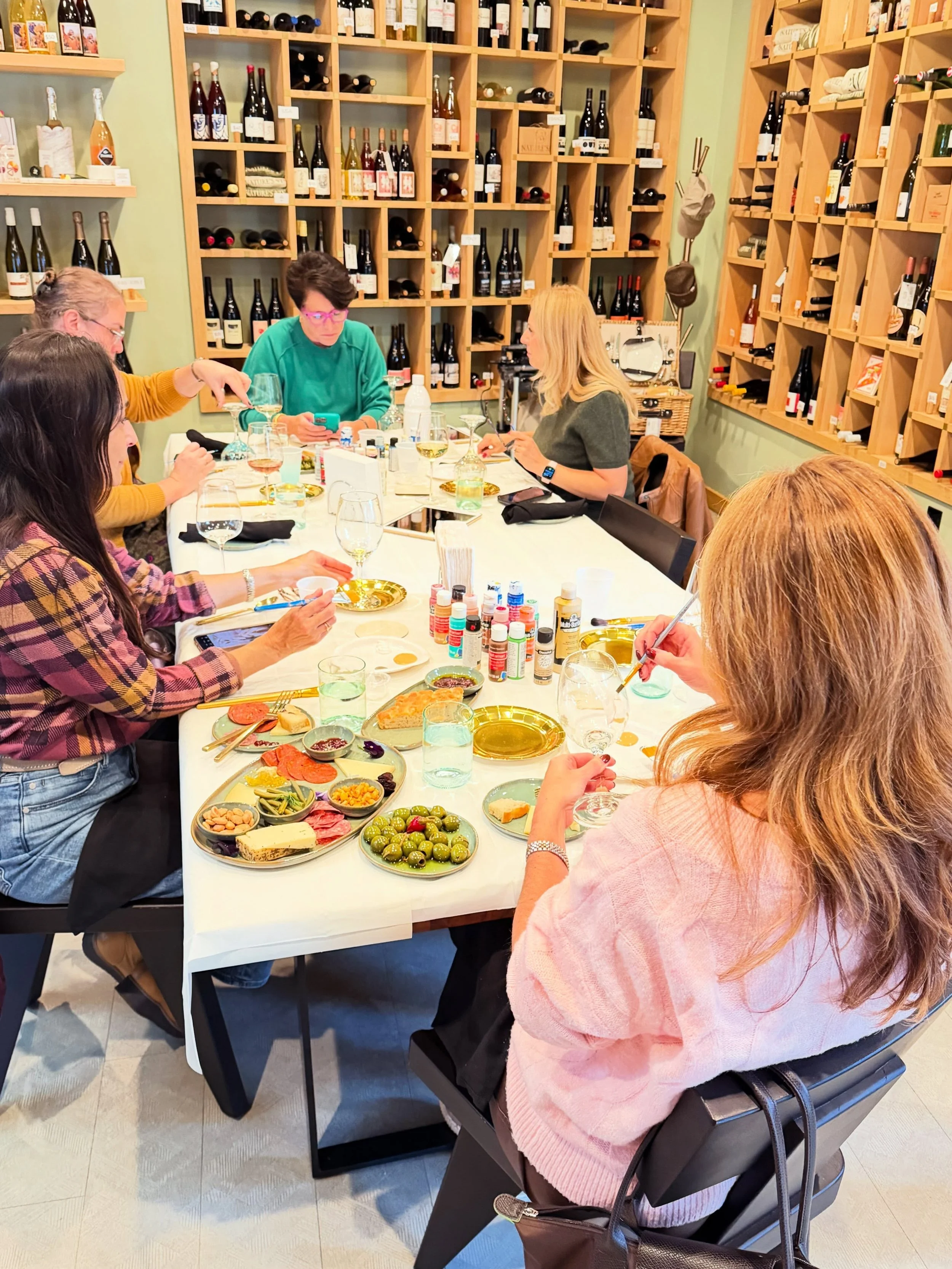 Last night was a good one. ❤️
Wine Glass Painting Party. 🍷🎨
Well done, ladies! 🥂