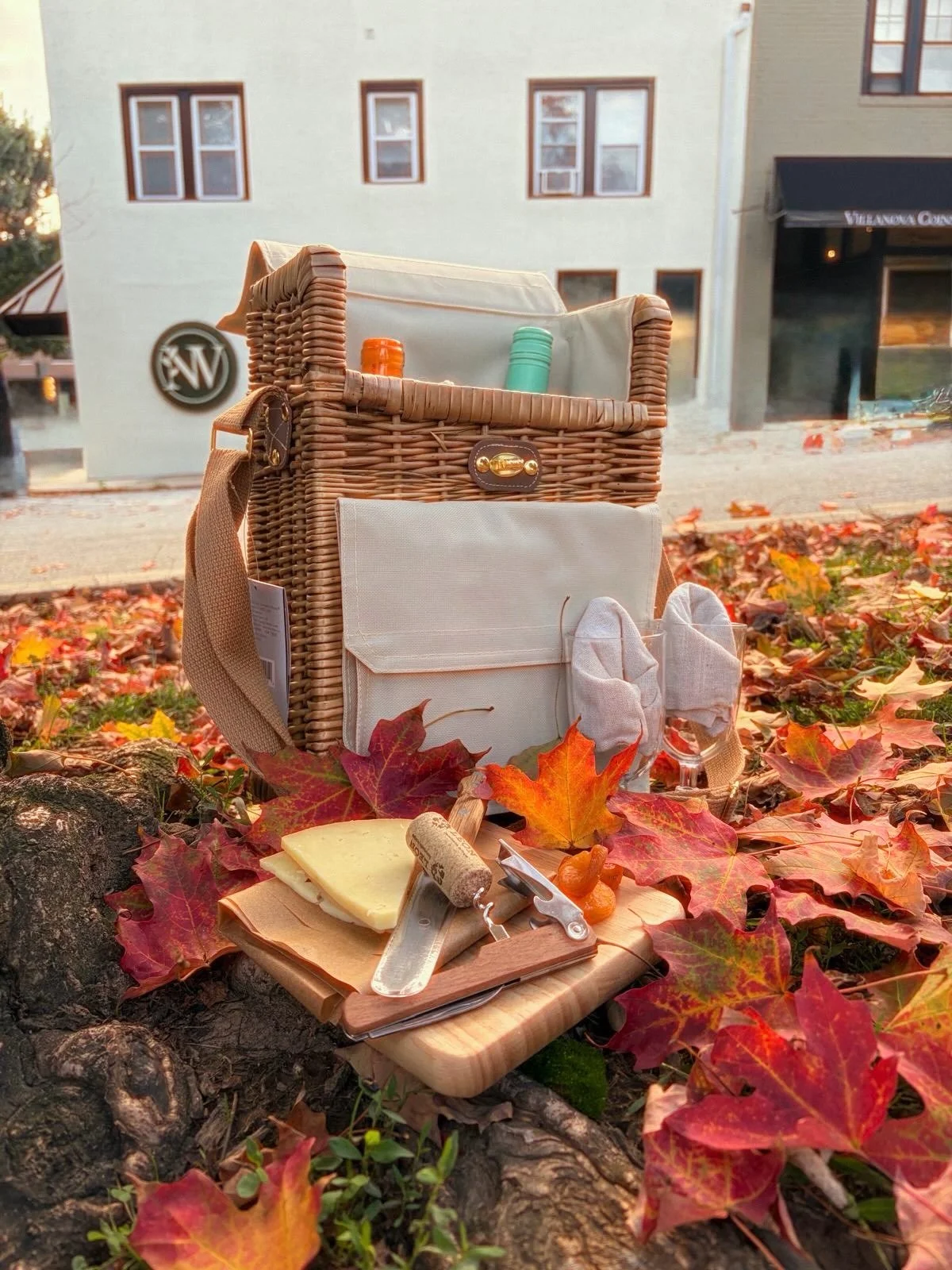 Your fall #picnic just called for a wine upgrade from @naturesvin. 🍷🍂🧺 #fallvibes 🍁

p.s. We sell those. 😉