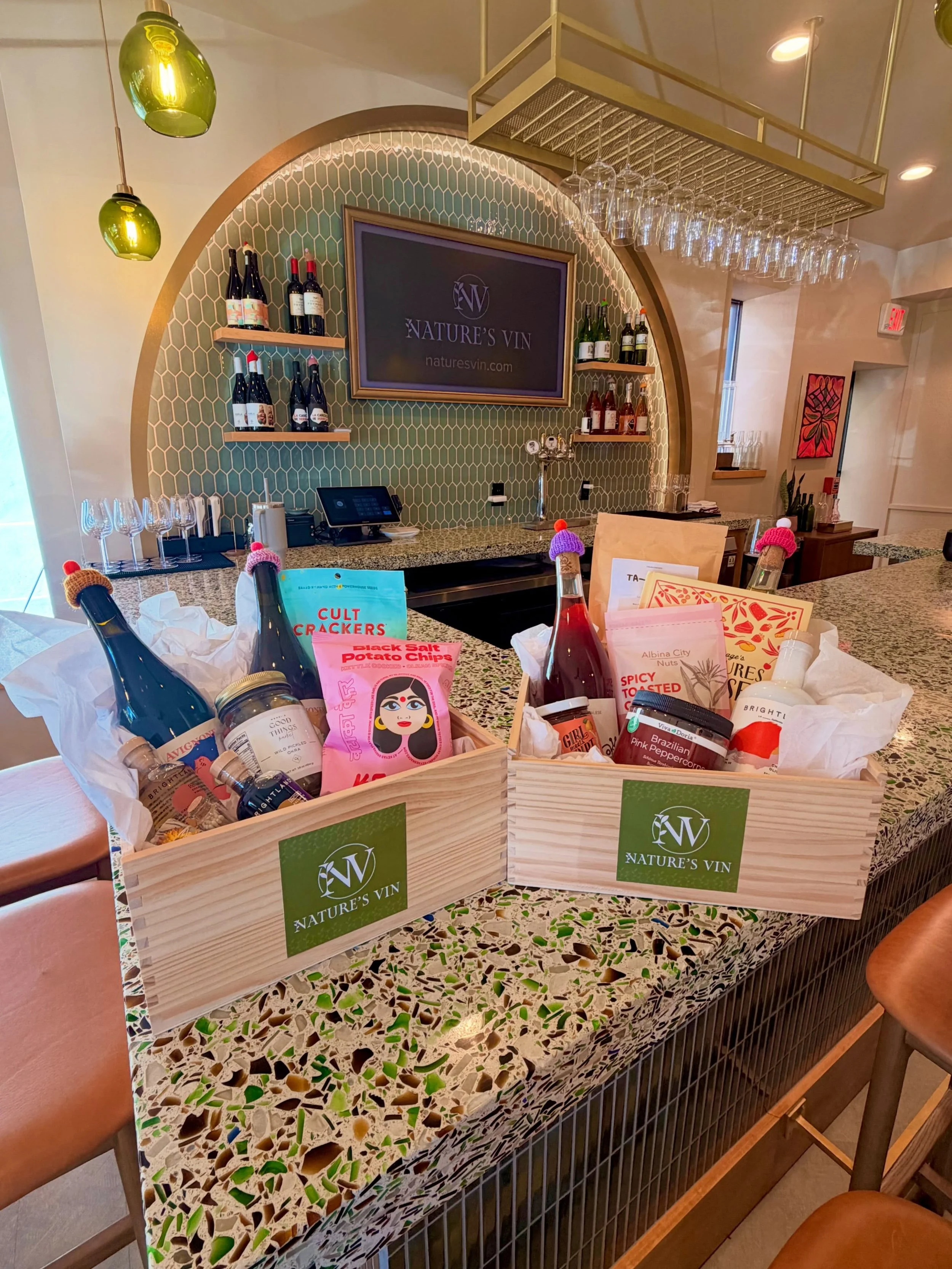 🎁 Wine makes the perfect gift&hellip; especially when you&rsquo;re gifting a lot of it. 😉🍷 Our corporate &amp; bulk holiday gifting is officially open! Whether you&rsquo;re thanking clients, celebrating your team, or spreading some holiday cheer, 