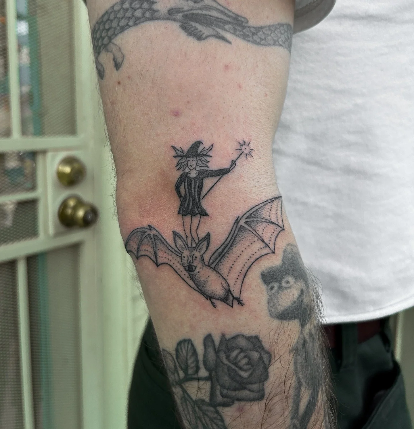 Tattoo from months ago I never posted??? But today&rsquo;s the day 🧙&zwj;♀️🦇
Healed Kermit mentioned too