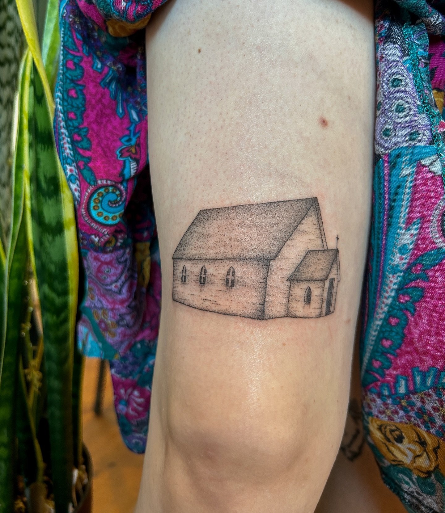 First tattoo in the new studio ☝️ you could say it&rsquo;s been blessed. Shoutout everyone who went to Ethel Cain at the shell, I know it&rsquo;s like at least 80% of you