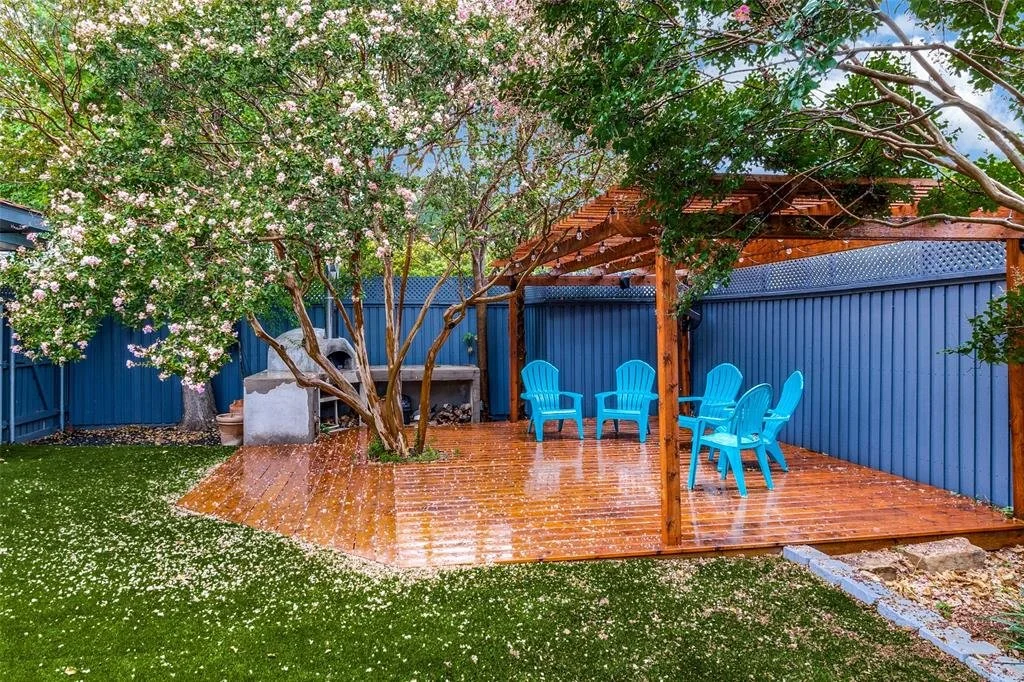 Second backyard deck w/ pizza oven