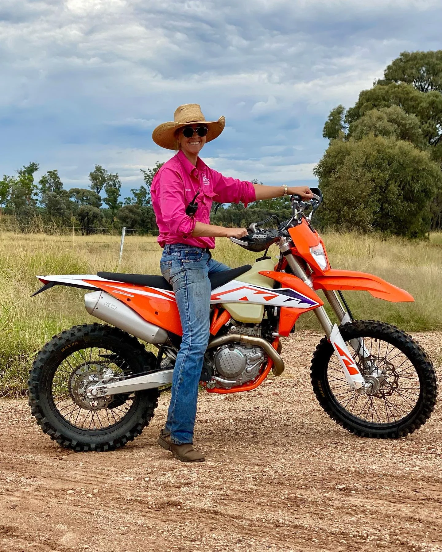 Trips out west for footy. Trips to the city for footy.

Mustering in between footy. Working early mornings before footy.

Midday horse rides. Early morning cat cuddles.

Truck servicing days. Turkey Nest building days.

Show stopping sunset days. Try