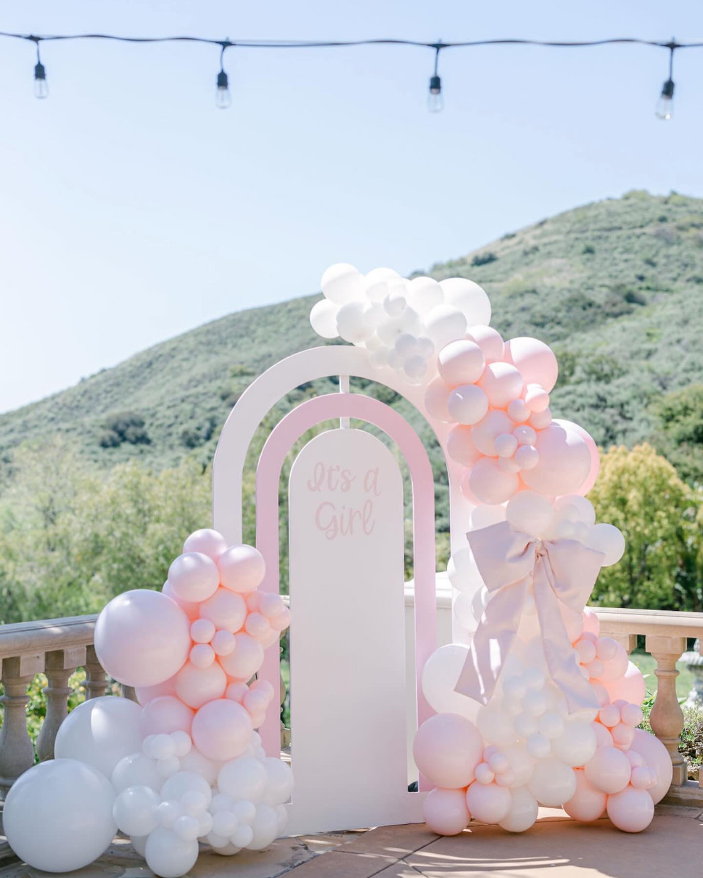 Beautiful details for Christina&rsquo;s @loveshackfancy inspired baby shower 🎀
.
.
.
#stephanielorenphotography #losangelesphotographer #losangeleseventphotographer