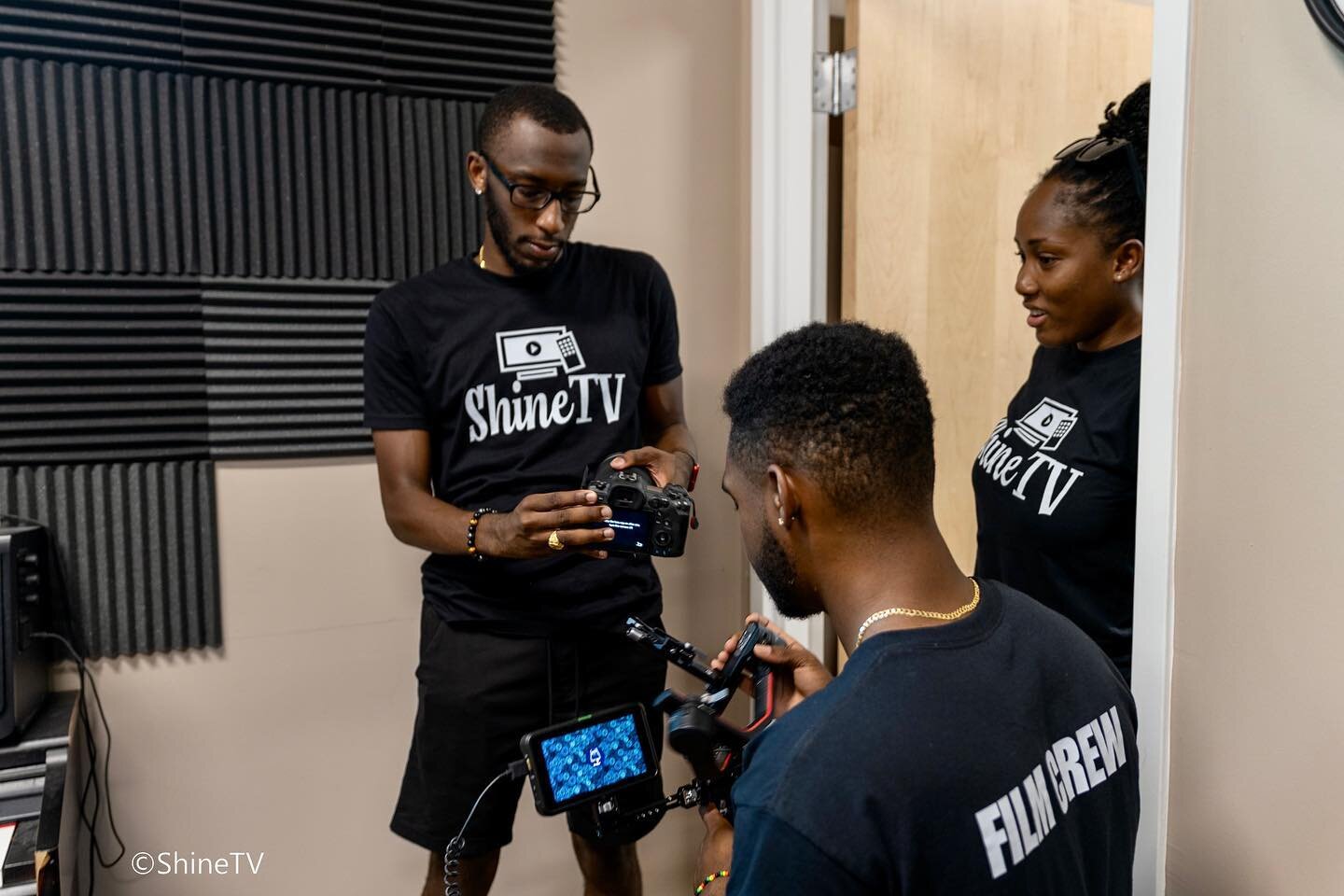 Behind the Scenes photo dump from the making of our latest commercial with  @prime_time_pbc. 

&bull;
Photos by @osm_pheddyj 🔥

&bull;
 #BehindTheScenes #CommercialShoot #CorporateVideo #LightsCameraAction #ShineTV #fortlauderdaleproductioncompany #