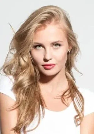 Blond hair model 12.24.24 2.jpg