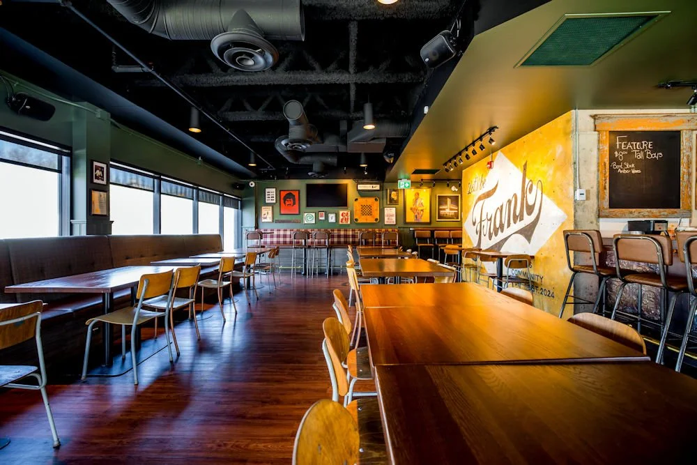 As promised in our last post we had to give @franksyeg a full post on their own because it's a spectacular space that @carstarconstructionltd_ has created over there for them.

If you have never been you are missing out- the ambiance is fantastic and