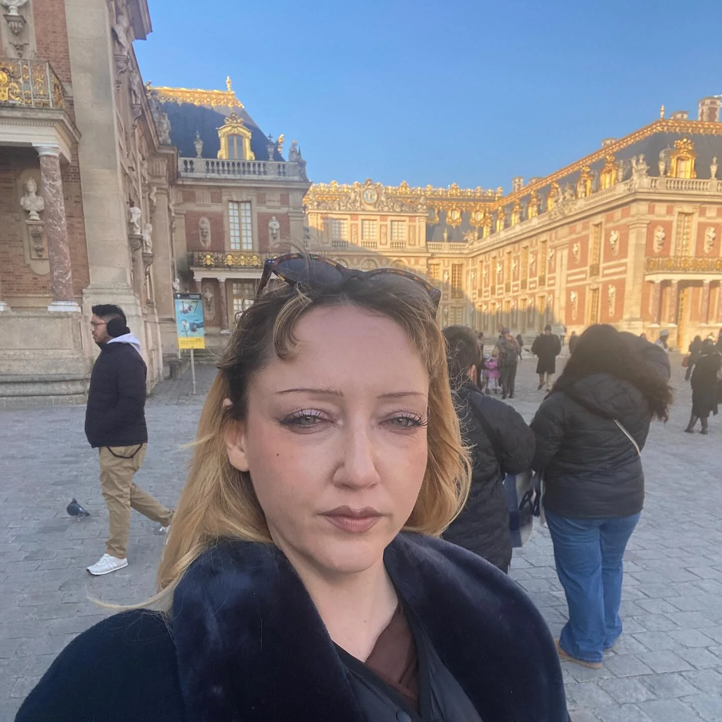 Bonejour from Versailles 🥖🌞🦴