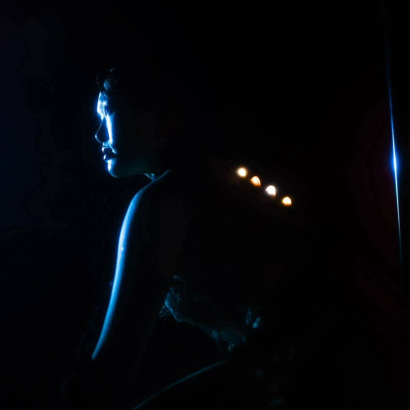 ORBULA cover art @i.mm0rt4l with custom LED powered prosthetic spine piece made by me 💡 last three slides are studio process :-)

Artist @i.mm0rt4l 
Photographer  @_isabelpadilla_ 
Production design @riceclubz 
Hairstyling @kamaracoma 
Makeup + Sfx 