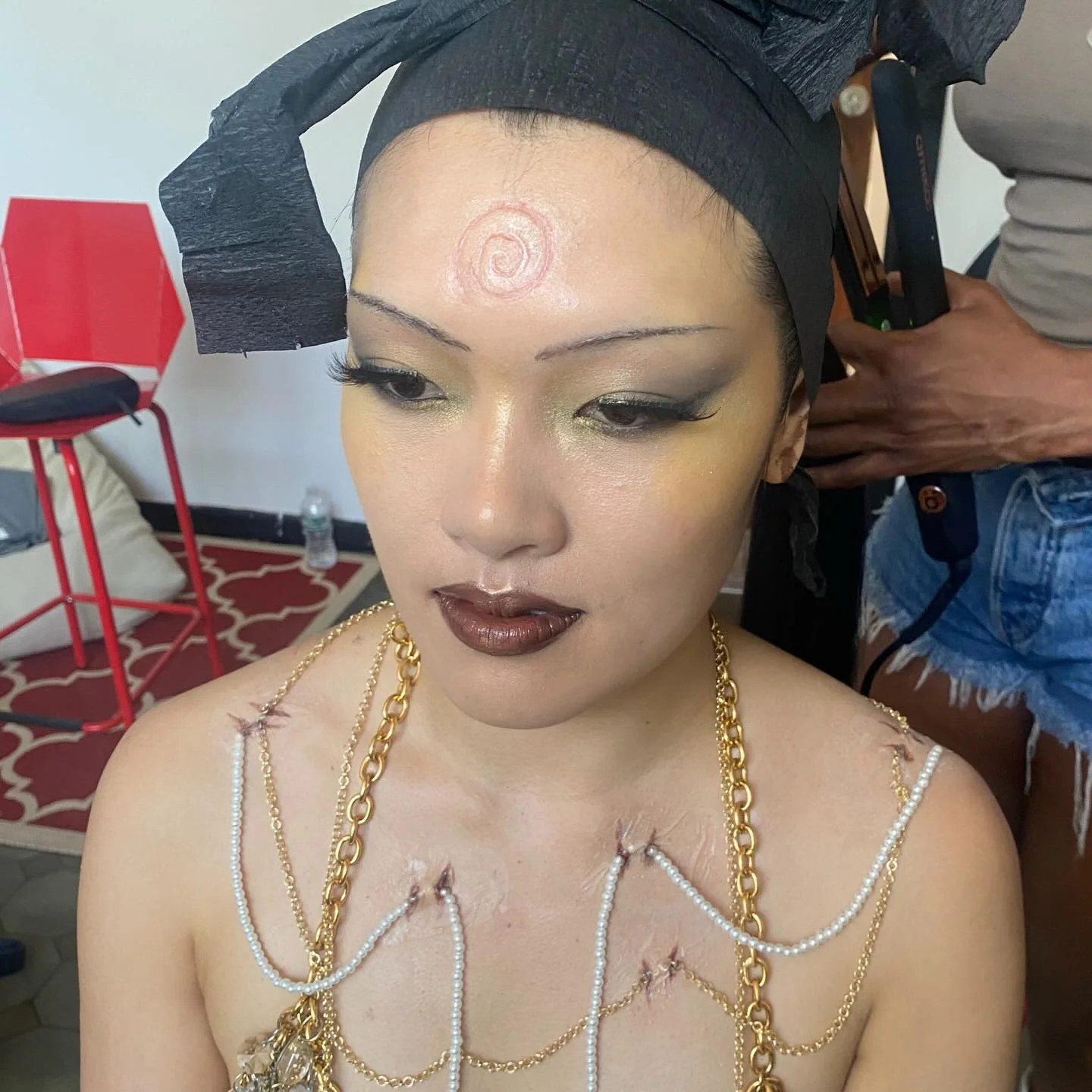 Dissociative glam with @i.mm0rt4l + @kamaracoma 🩶