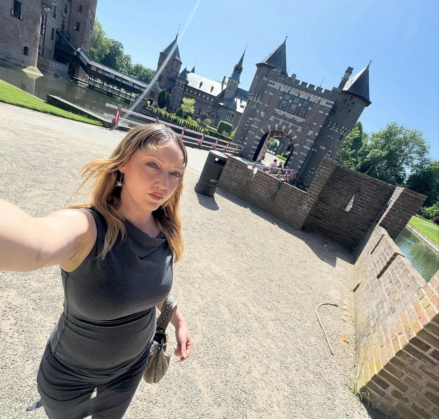 Took a short side quest to the Netherlands - peaceful, silly, restorative 🙏
1. De Haar Castle 
2. Wizard tree
3. Night walk in Utrecht
4. Dinosaur bird that lived on the block
5. Great Hall of de haar castle (overwhelming)
6. Book shopping
7. Touchi