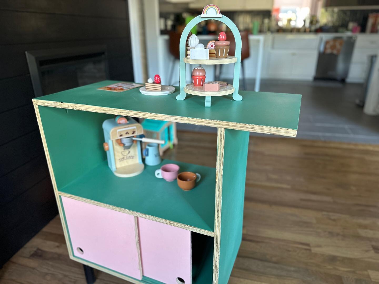 The video for this DIY Kids Coffee Play Set just dropped on my YouTube channel! Def check it out, the link is in my description.

#diy 
#diykidstoys 
#diywoodwork 
#dadlife 
#diyslidingdoor 
#custommade 
#customkidsfurniture