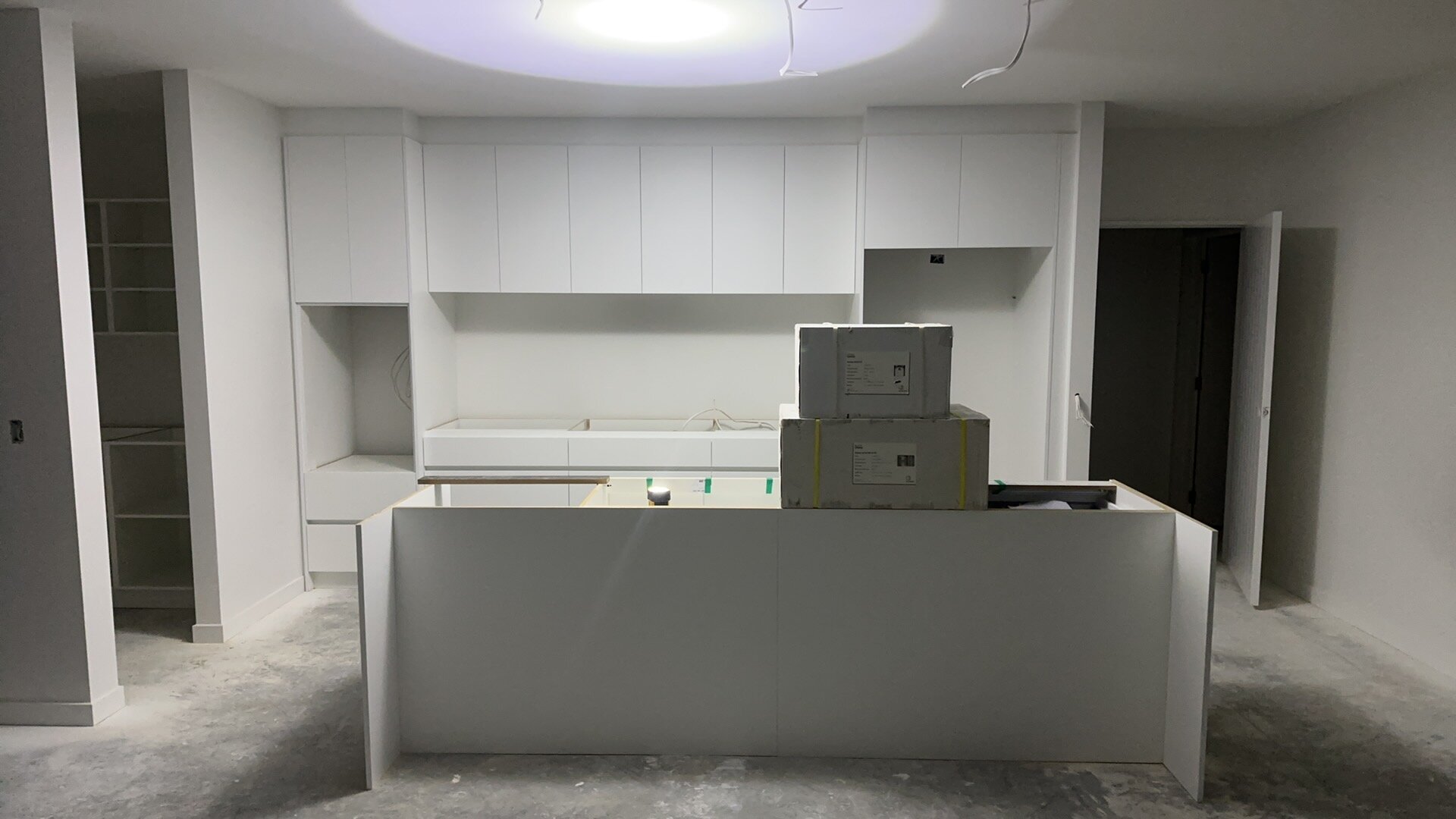 Things are moving along nicely at the Halligan build ... kitchen, wardrobe's and laundry installations!! We can't wait to see these finished 🔨🧡🏠