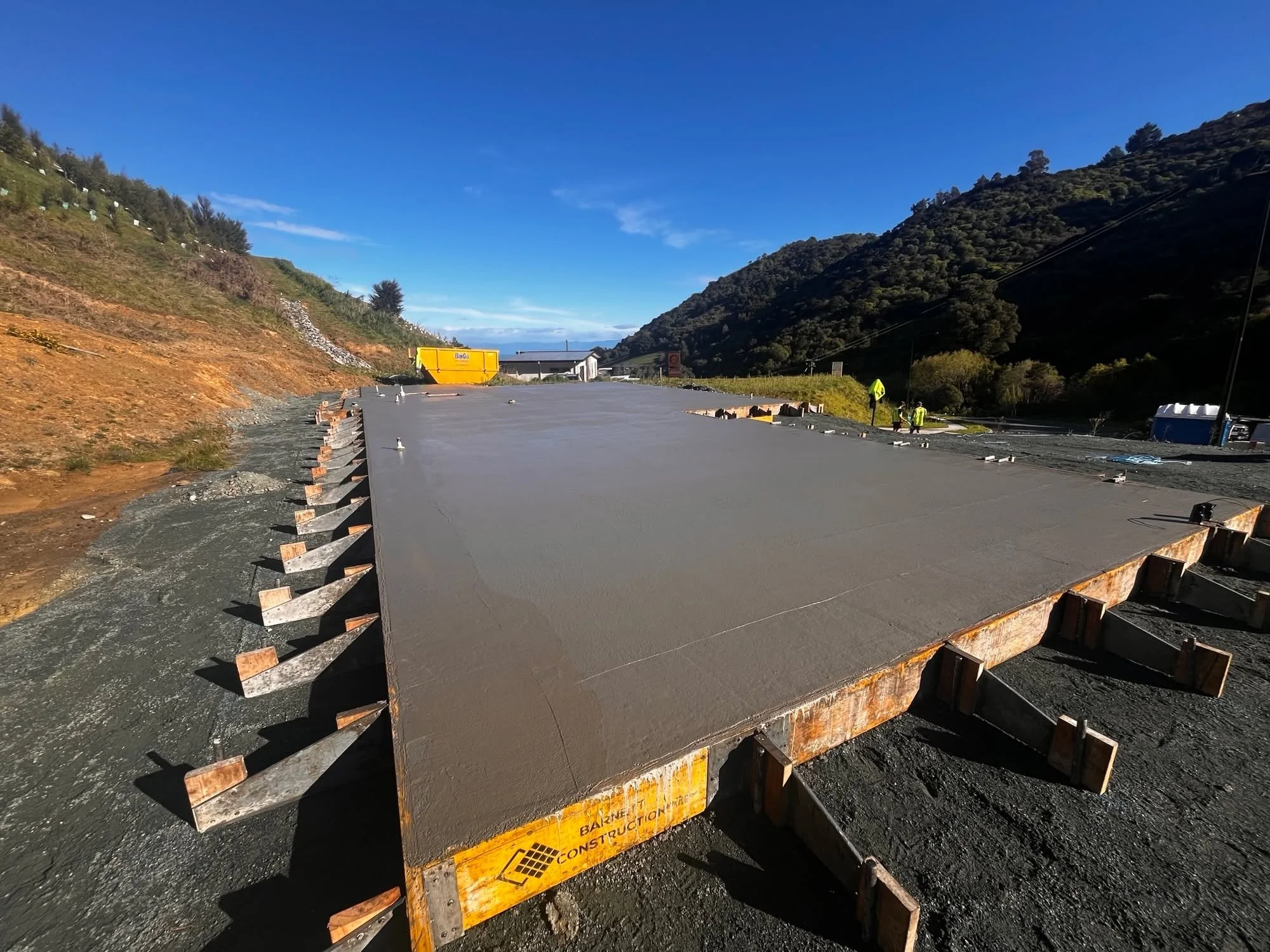 🏠 New Build Update!

The roof is on, and we&rsquo;re moving full steam ahead! Next up: taking down the scaffold, wrapping the building, and getting those windows ready. Exciting progress as this dream home takes shape! ✨

Stay tuned for more updates