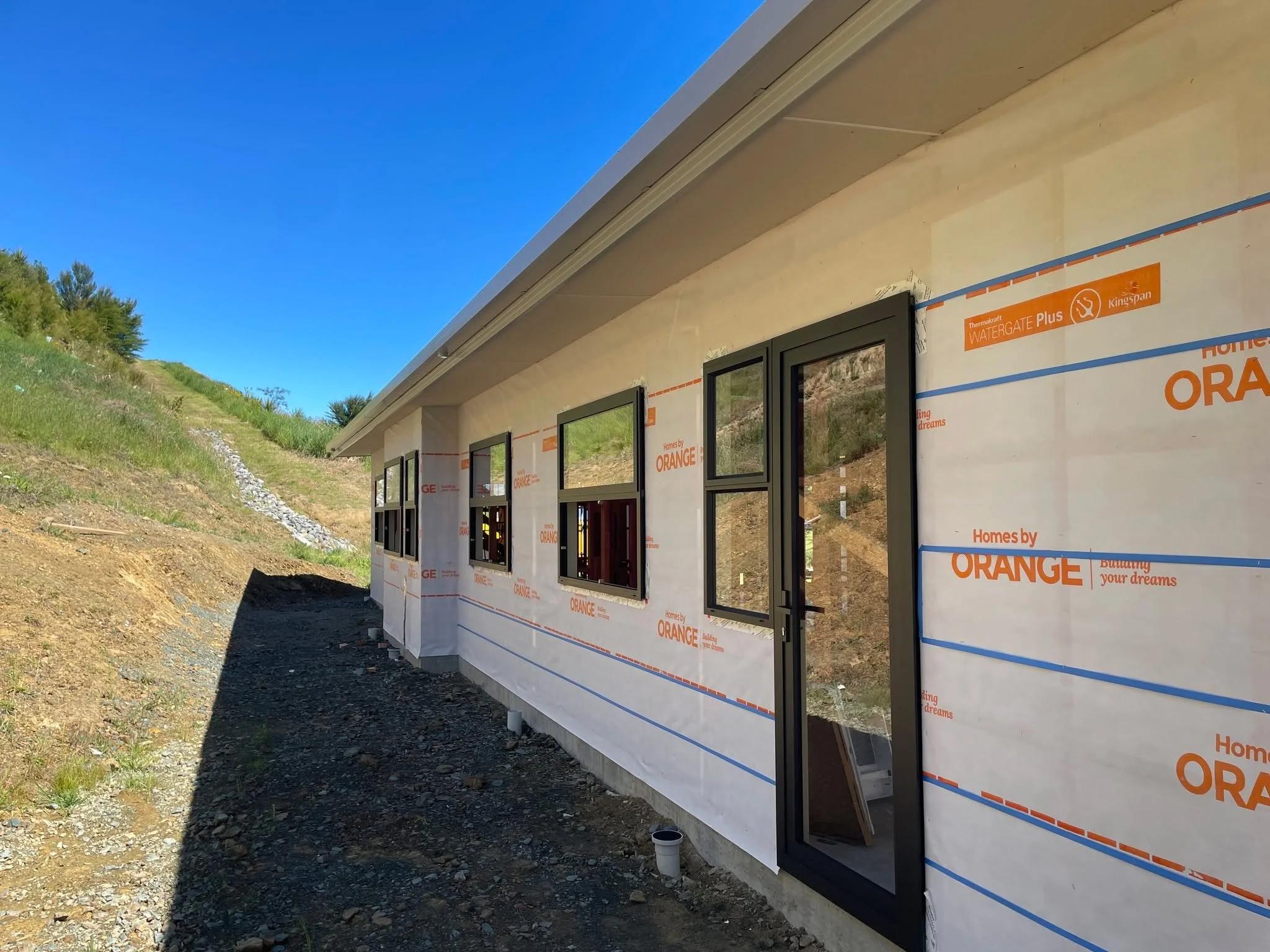 This build&rsquo;s looking great &mdash; wrapped, windows in, and progress steady! 👌
Another step closer to completion ✨

We love seeing it come together!

Watch this space for more updates 🏠