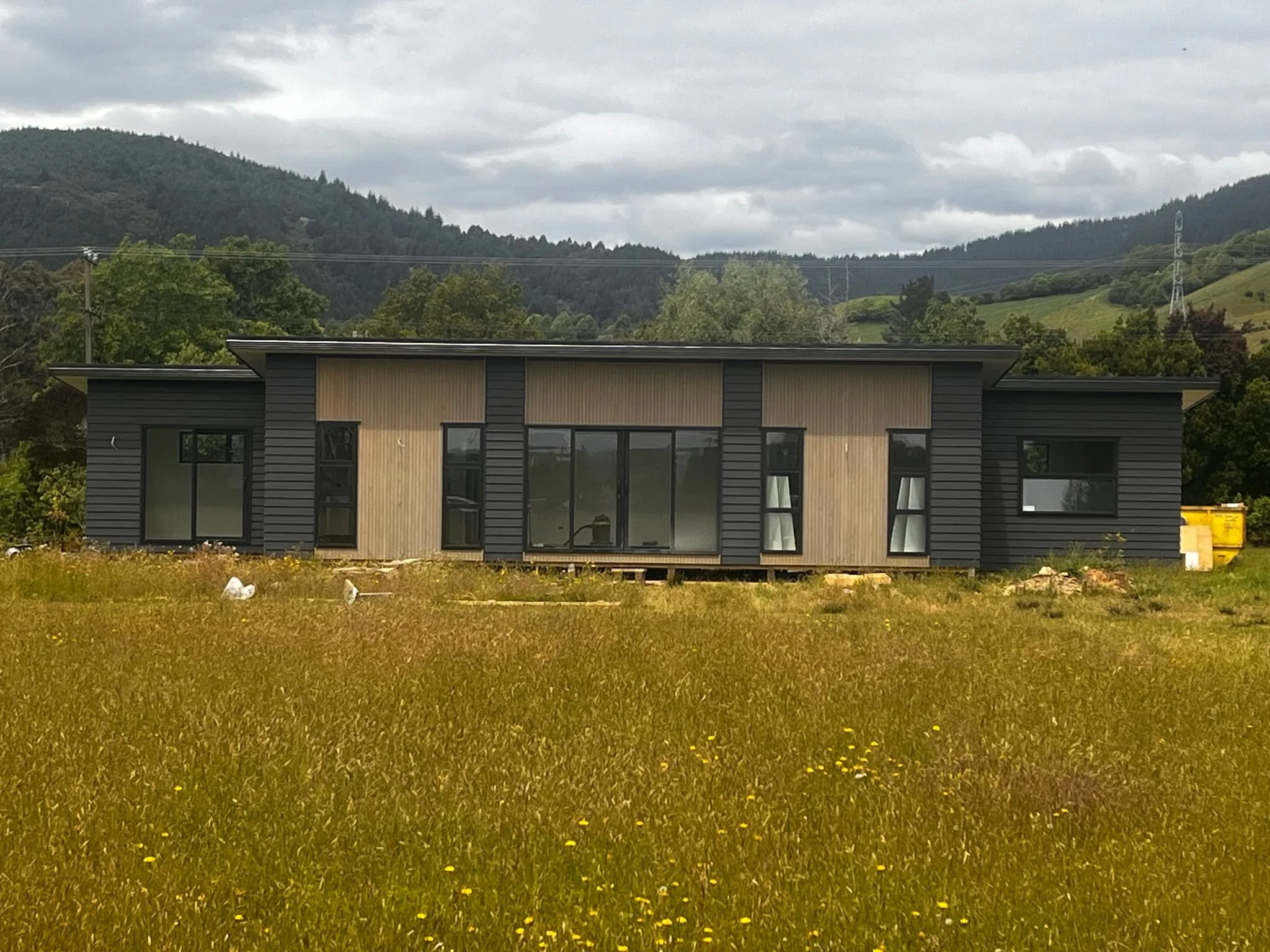 This build is heading toward the finish line &mdash; and looking absolutely stunning.

The combo of James Hardie Linea and Genia Vertica cladding is a standout, giving this home a bold, modern edge with beautiful detail.

Not long now until this one 