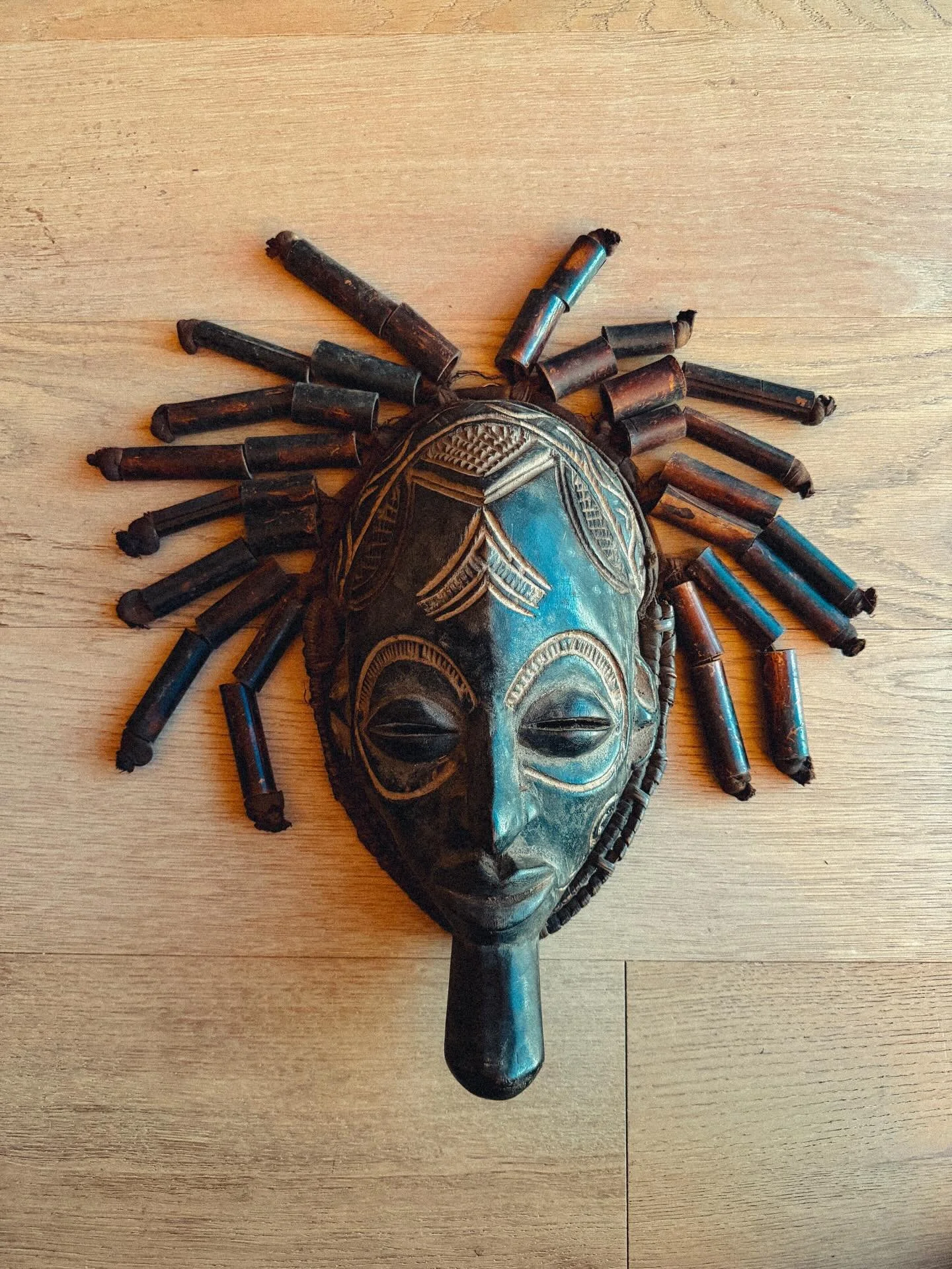 Found objects.

Anyone able to identify anything about this mask?