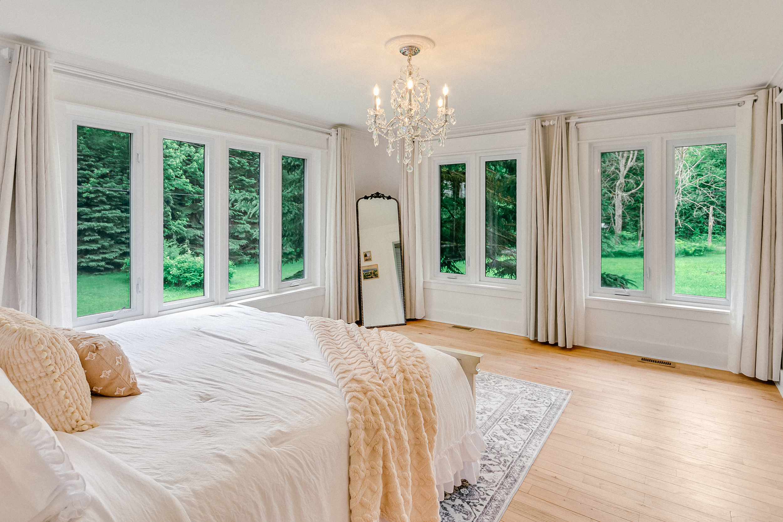 kushmaster bedroom wide new.png