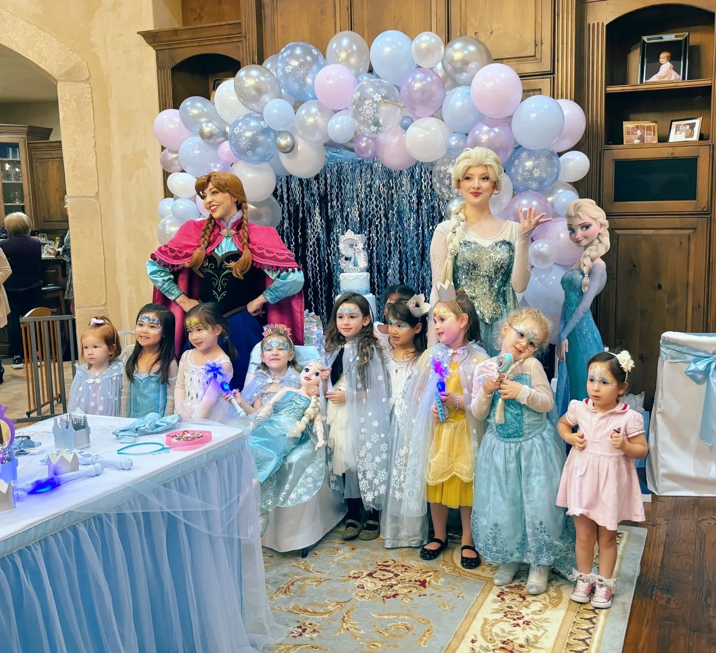 Love is an open door! ❄️💖 Hope you are spending this week with family, however you choose to celebrate! And are you having ice cream with your pumpkin pie? 

(Special thanks for sharing this cute photo with us!) 

#frozenparty #bayareaeventplanner #