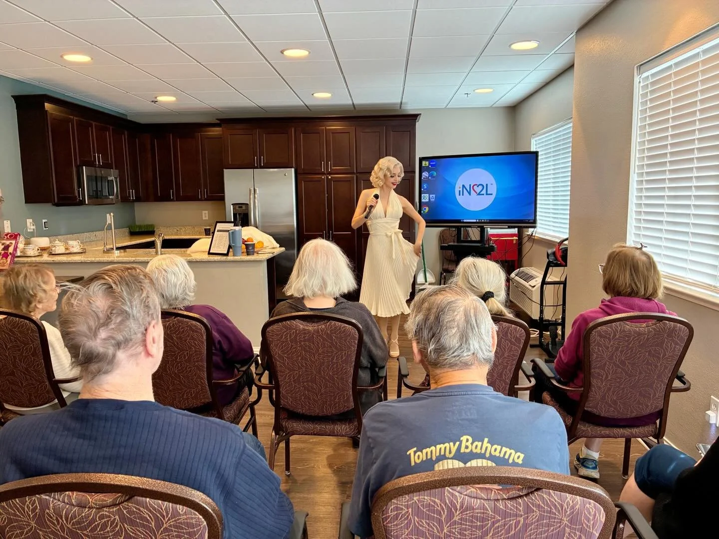 Entertaining the older generation will always fill me with joy. ❤️ #marilynmonroe