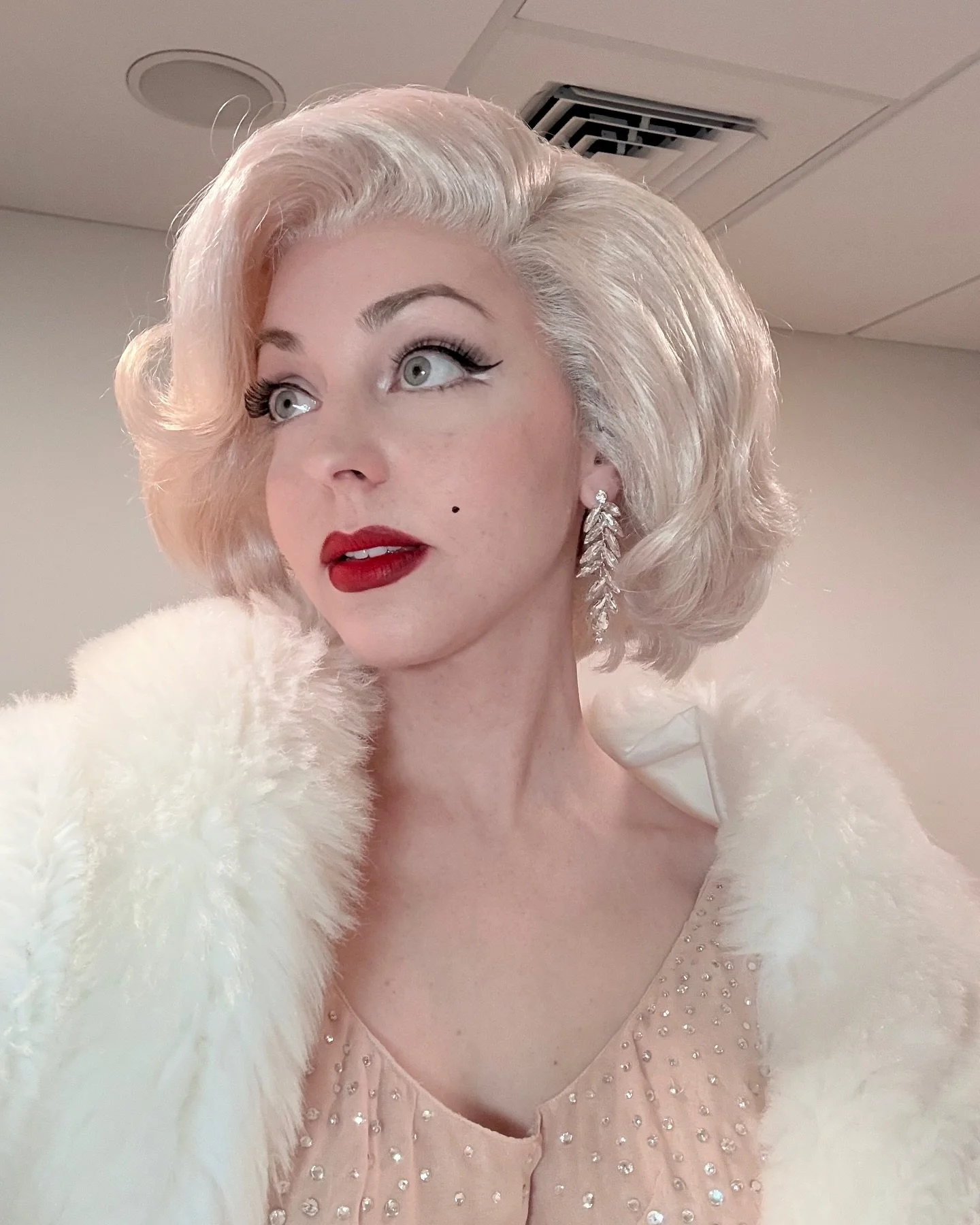 1 more Monroe gig next week to cap off a very filled Old Hollywood month! 🎬

#marilynmonroe #tributeartist #marilynmonroetributeartist