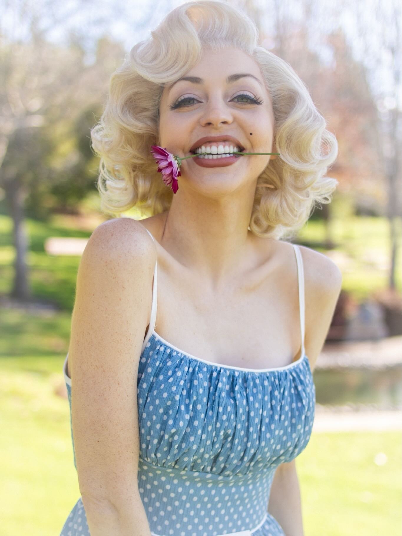 Happy Easter! Or spring celebration day! 🌸

Photos by @faesandphotos 

#marilyninthebay #marilynmonroe #marilynmonroelookalike #tributeartist #marilynmonroeimpersonator