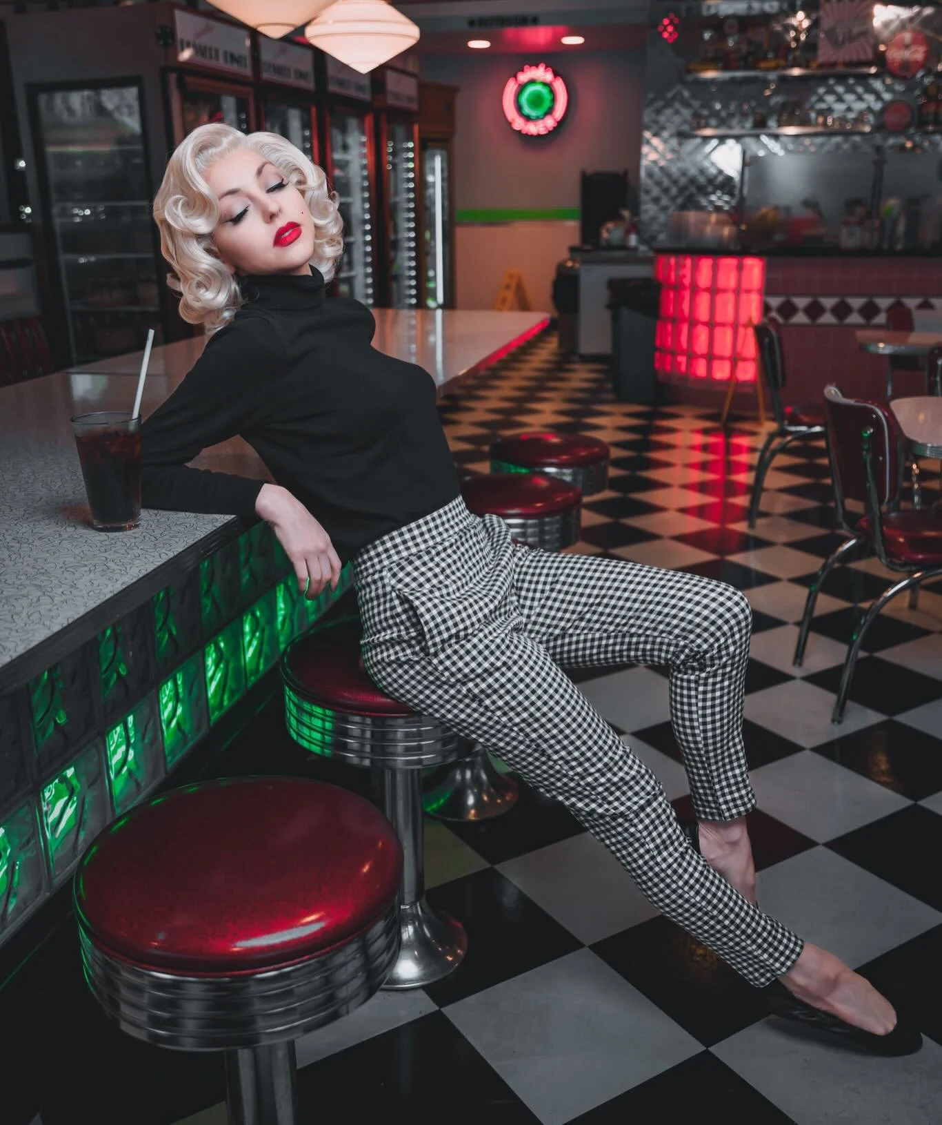 I need to do another classic diner shoot. 

📸@jlopez11062

#marilyn_monroe #marilynmonroe #marilynmonroelookalike #marilynmonroetribute #marilynmonroeimpersonator