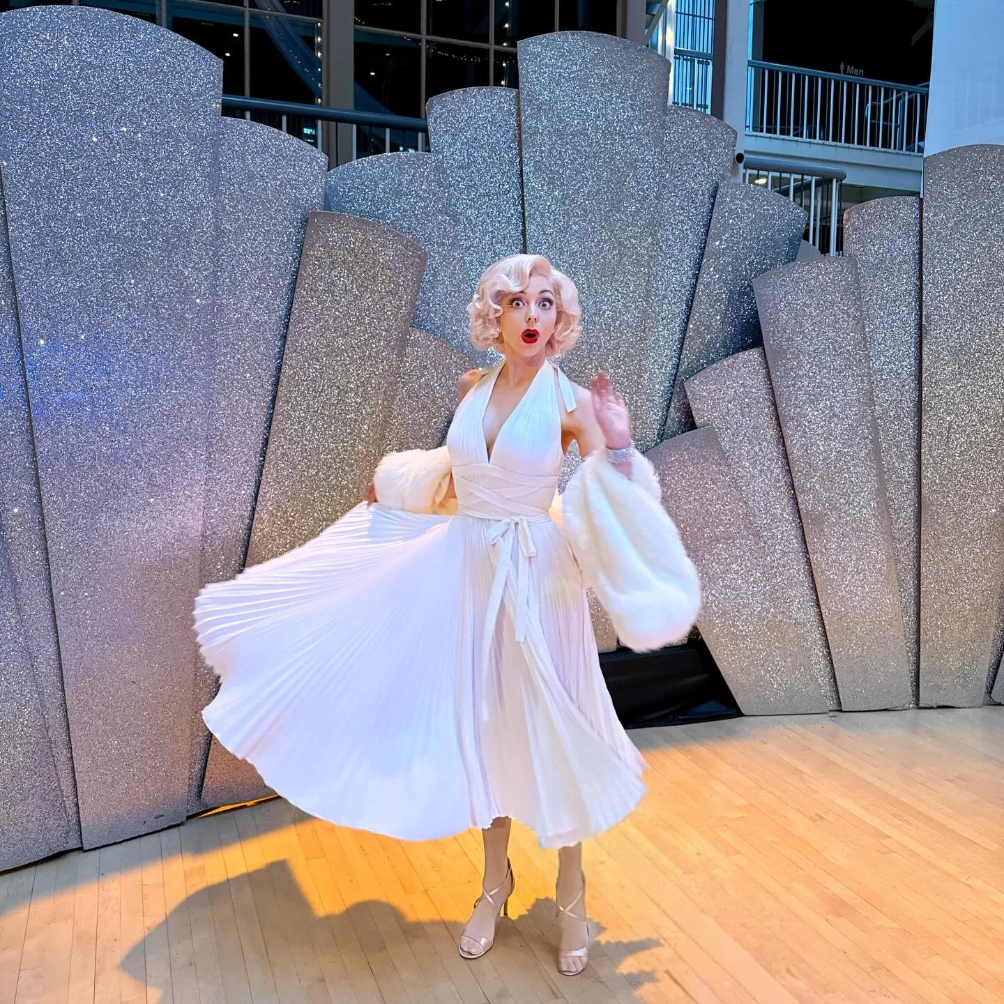 Glamorous gig last night for @studiojevents ⭐️🍿🎬

#marilynmonroe #marilynmonroetribute #marilynmonroelookalike #marilynmonroeimpersonator #marilynmonroe💋