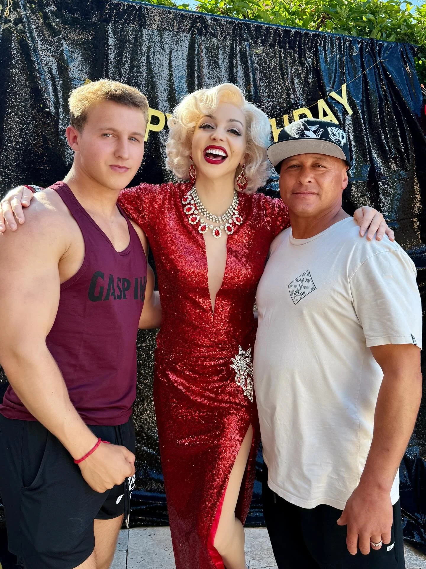 Not one, but two birthdays celebrated! 🎉 They couldn't possibly be related, right? 

#marilynmonroe #marilynmonroeimpersonator #marilynmonroelookalike #marilynmonroe💋