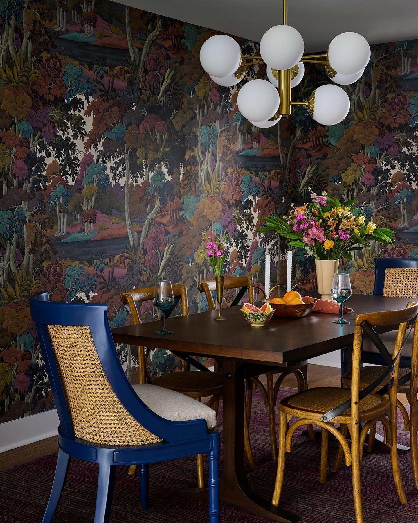 When we present a design concept we provide options for our clients to select from. More often than not, we have a secret or not-so-secret favorite piece or scheme. Spoiler alert: this dining fave was this @houseofhackney paper, Plantasia in Prism! O