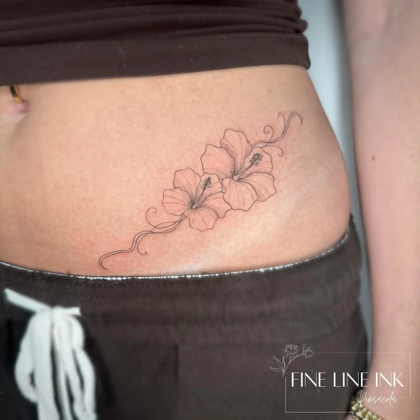 Delicate hibiscus 🌺 framing her hip 

This was her very first tattoo and she sat like a rock!!

#finelinetattoo#pensacolatattoo#hiptattoo#finelinetattoopensacola#floraltattoo