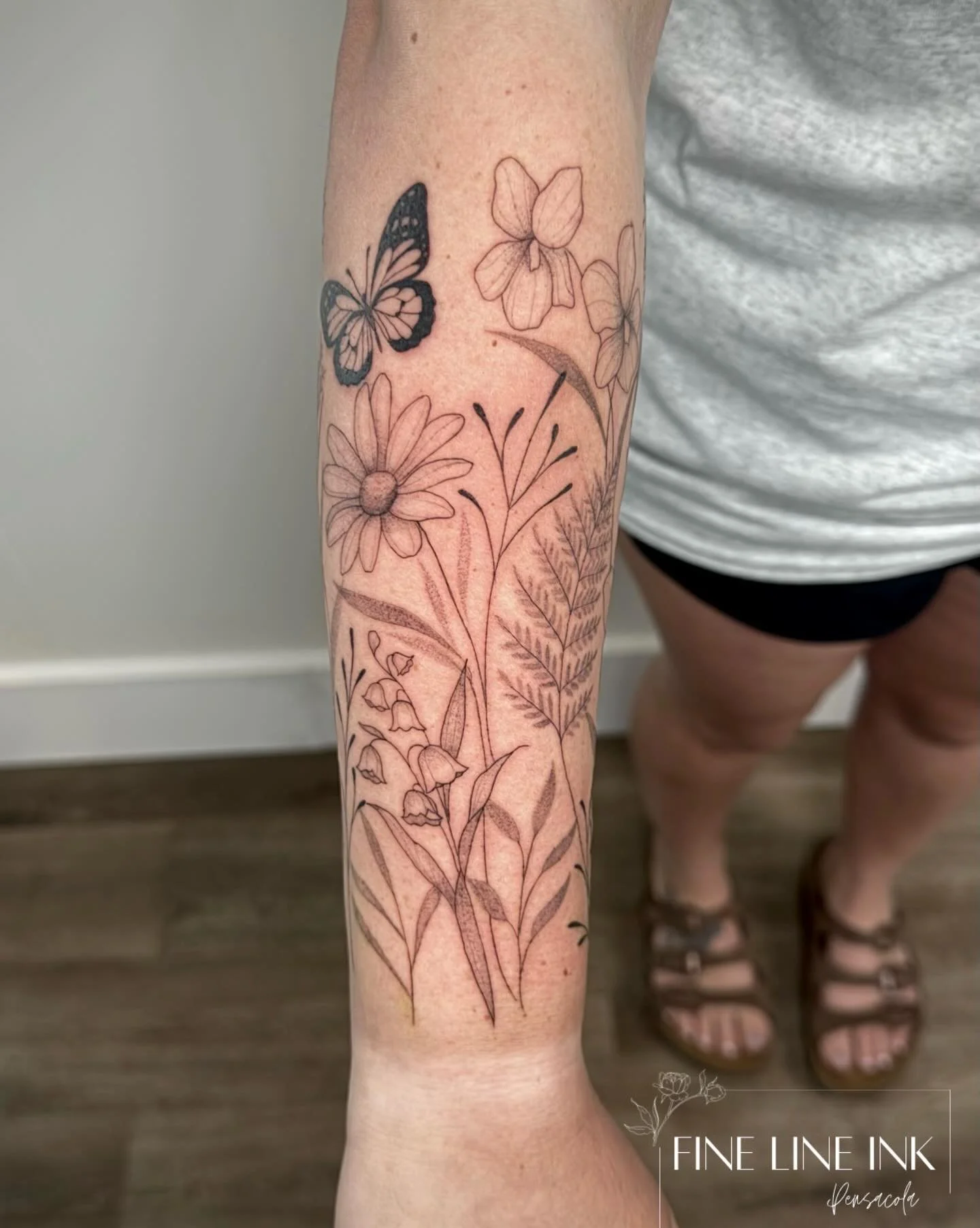 Wildflowers 🌸🌷🌻

This is session one on a full sleeve!!! Can&rsquo;t wait for the next appointment ☺️

#finelinetattoo#pensacolatattoo#finelinetattoopensacola#floralsleevetattoo#floraltattoo
