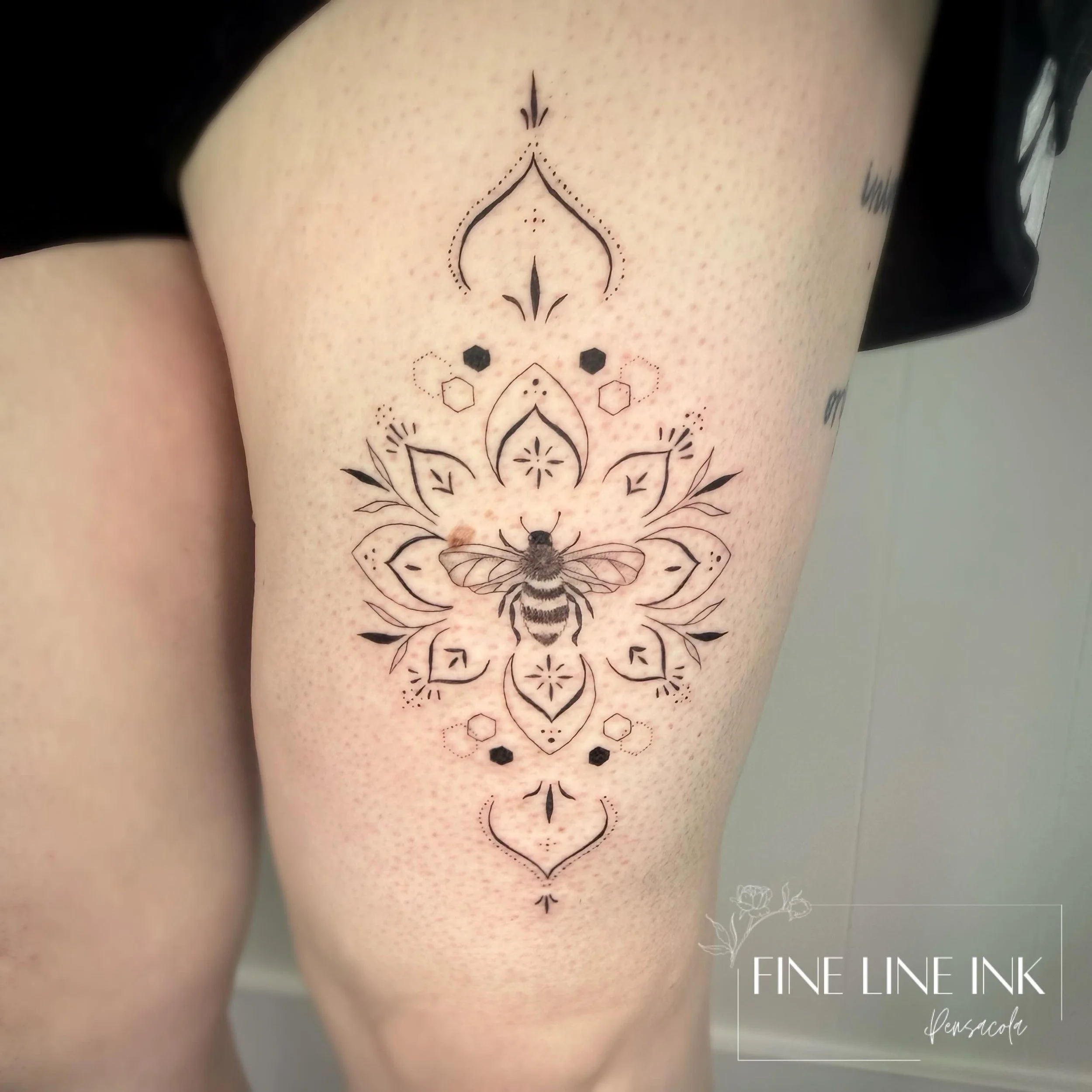Client requested a bee 🐝 centered ornamental thigh piece. 

The only must haves were the bee and some honeycomb!! 

Also peep the lilac gap filler we did on her arm 🪻

#pensacolatattoo#finelinetattoo#finelinetattoopensacola