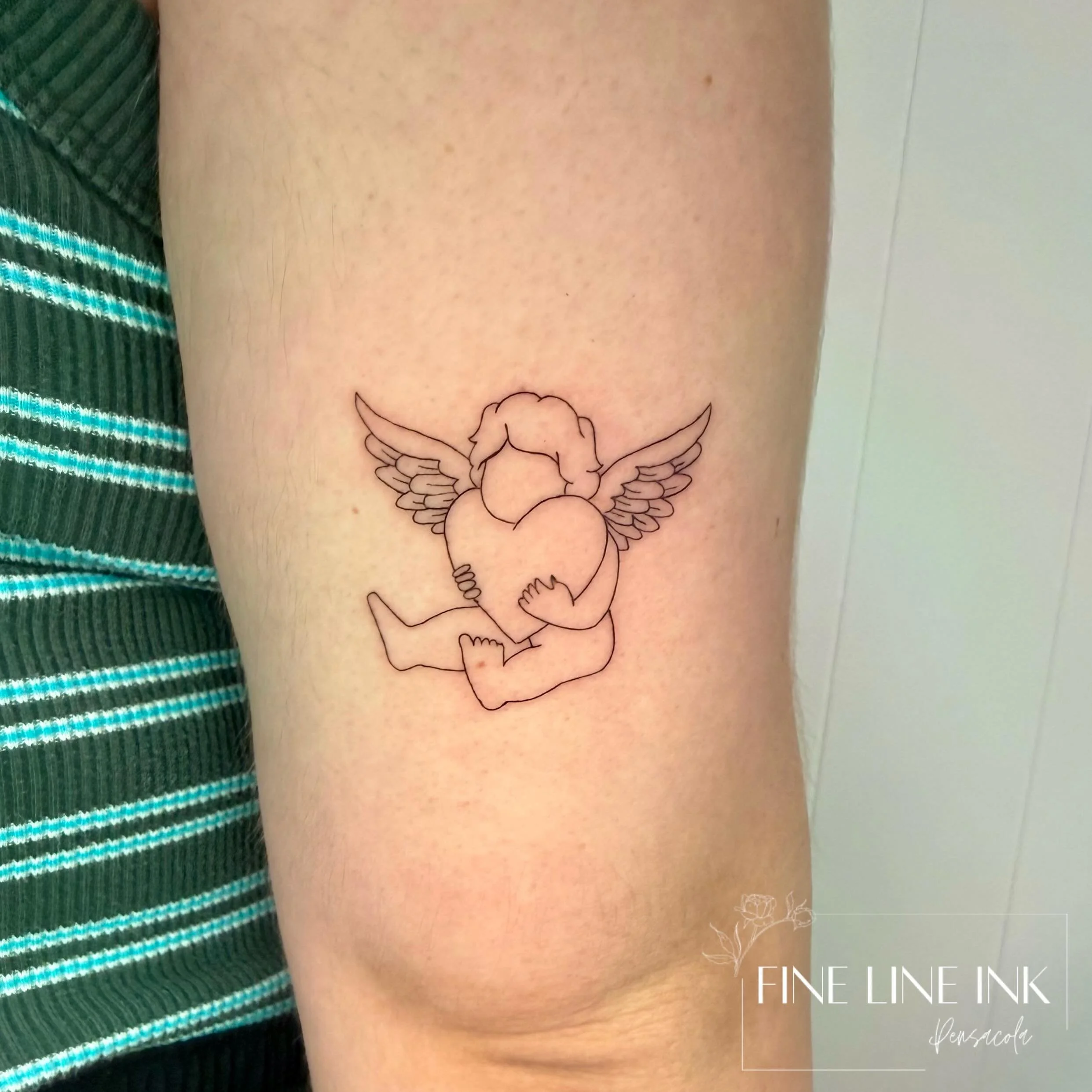 Simple line work only cherubs above each elbow 👼🏼🤍

#finelinetattoo#pensacolatattoo#finelinetattoopensacola#finelinetattoos
