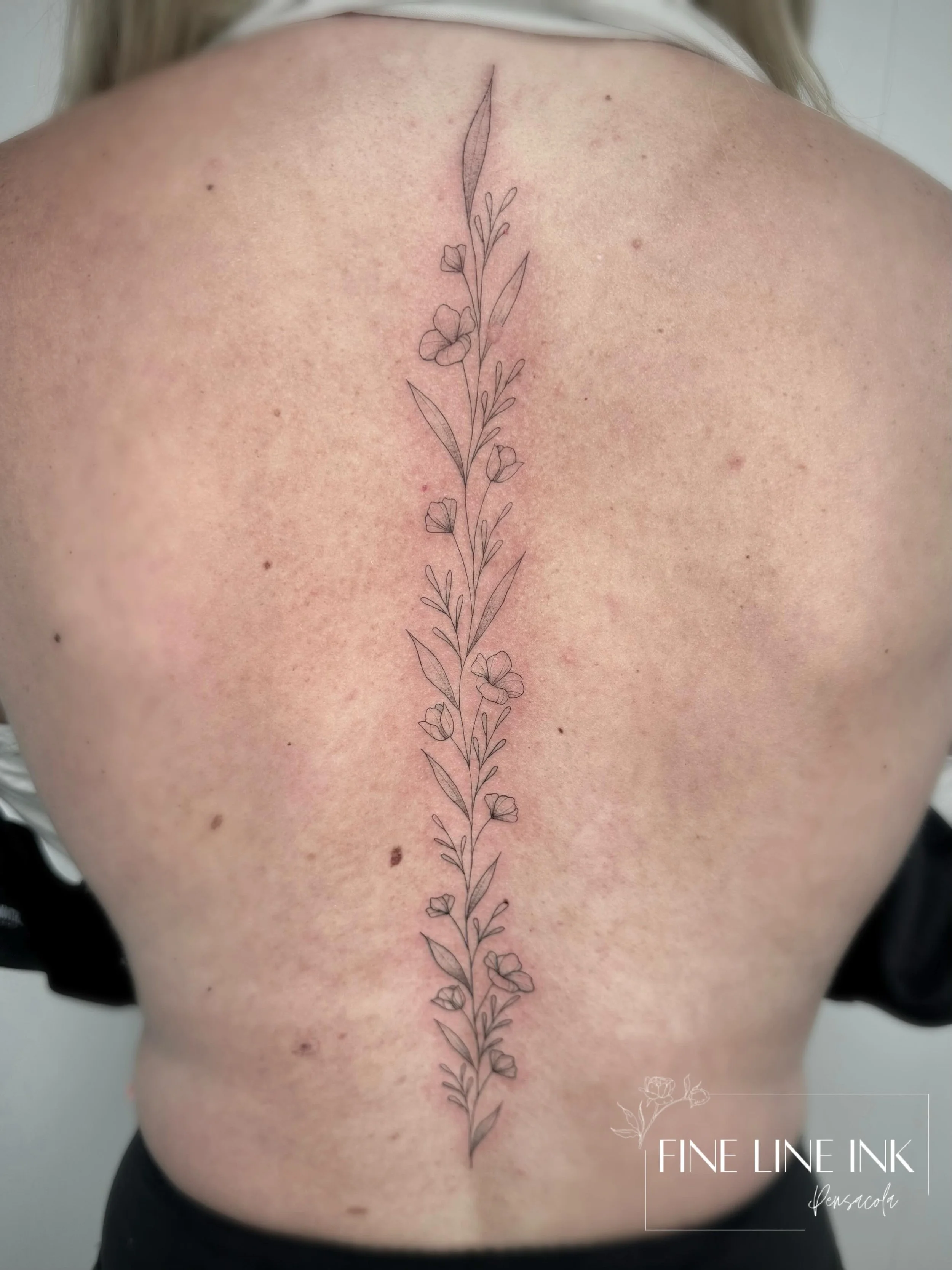 Floral spine tattoo from this week 😍

It&rsquo;s been a minute since I&rsquo;ve done one!

#finelinetattoo#spinetattoo#floraltattoo#pensacolatattoo#finelinetattoopensacola