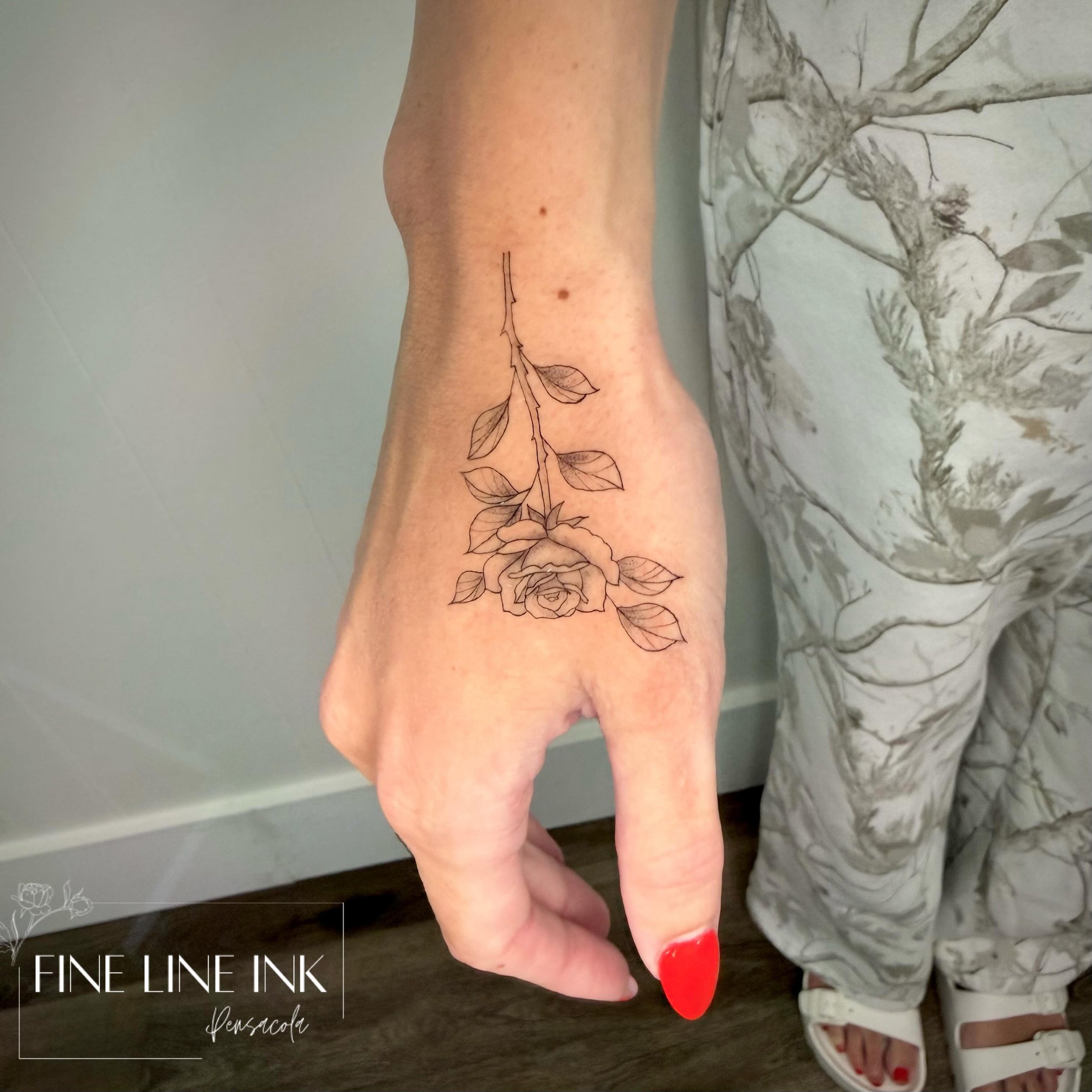 Looking for dainty and crisp?! 

I got you 😉 

#finelinetattoo#finelinetattoopensacola#finelineinkpensacola#pensacolatattoo