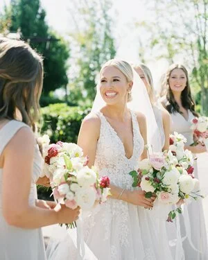 bridal-bouquet-for-bride-and-bridesmaids.jpeg