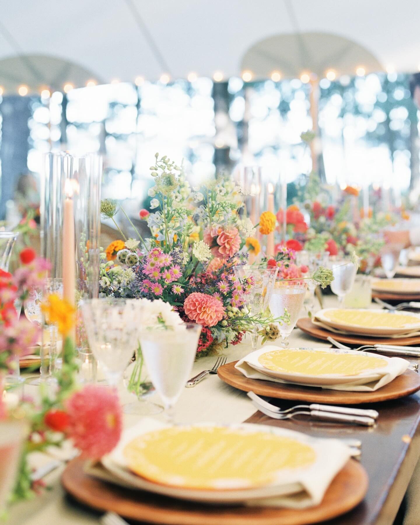 A cheery, wildflower inspired tablescape. 

Planning/Design @kelseytimberlake @archecreative 
Photo @rtfaithphotography 
Menus @lettersanddust 
Tabletop Rentals @thetoprentalcollection