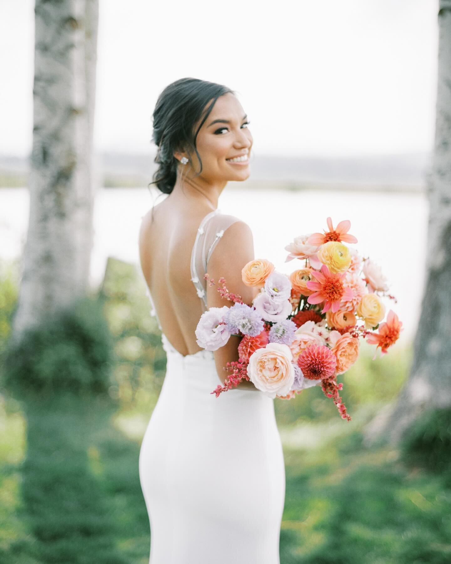 We love a happy bride 💞

Photos @rtfaithphotography 
Venue @blackbutteranchweddings 
Planning @danielledemarcoevent 
MUAH @natalie_tonneson